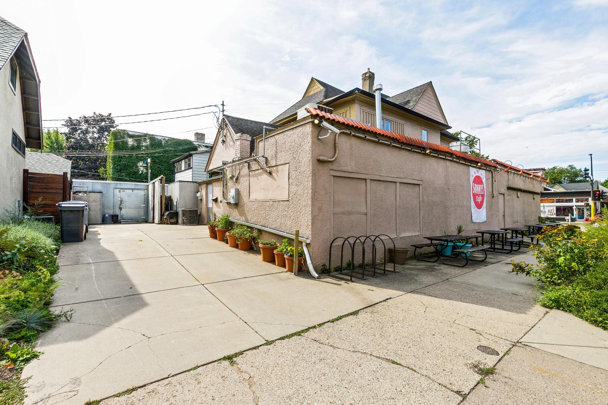 main property photo 43