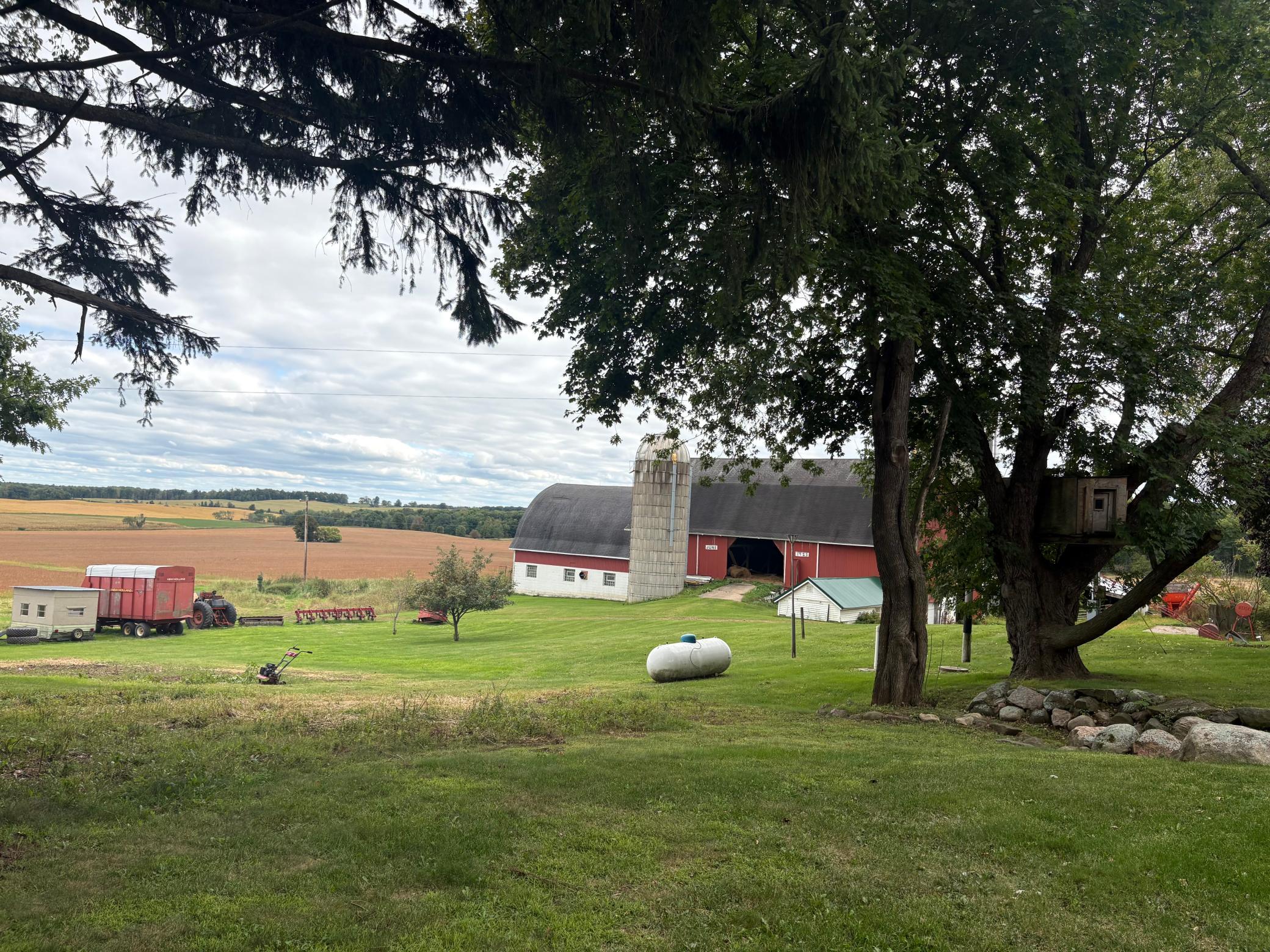 main property photo 40