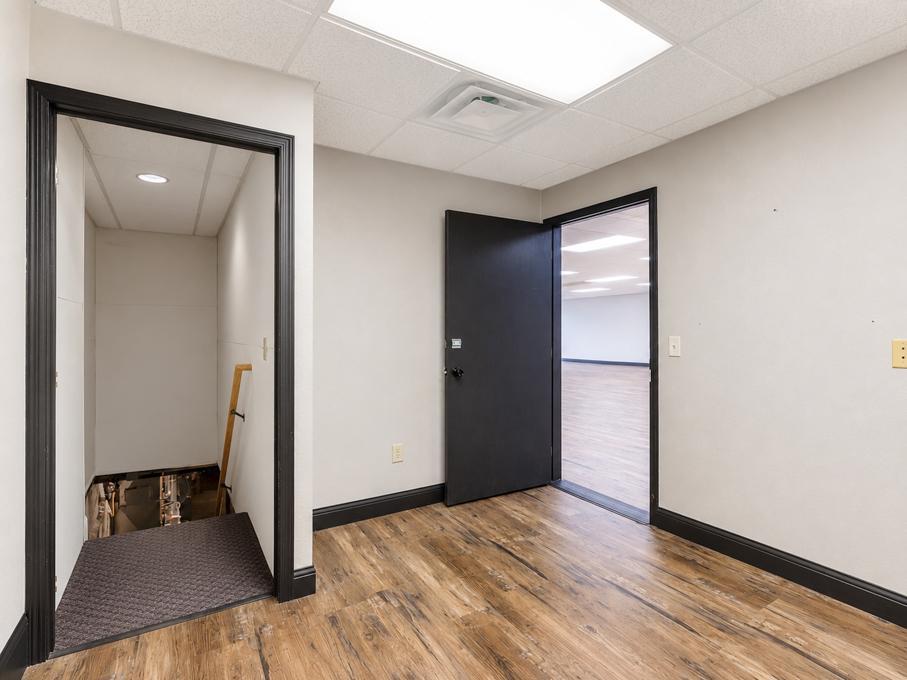 main property photo 13
