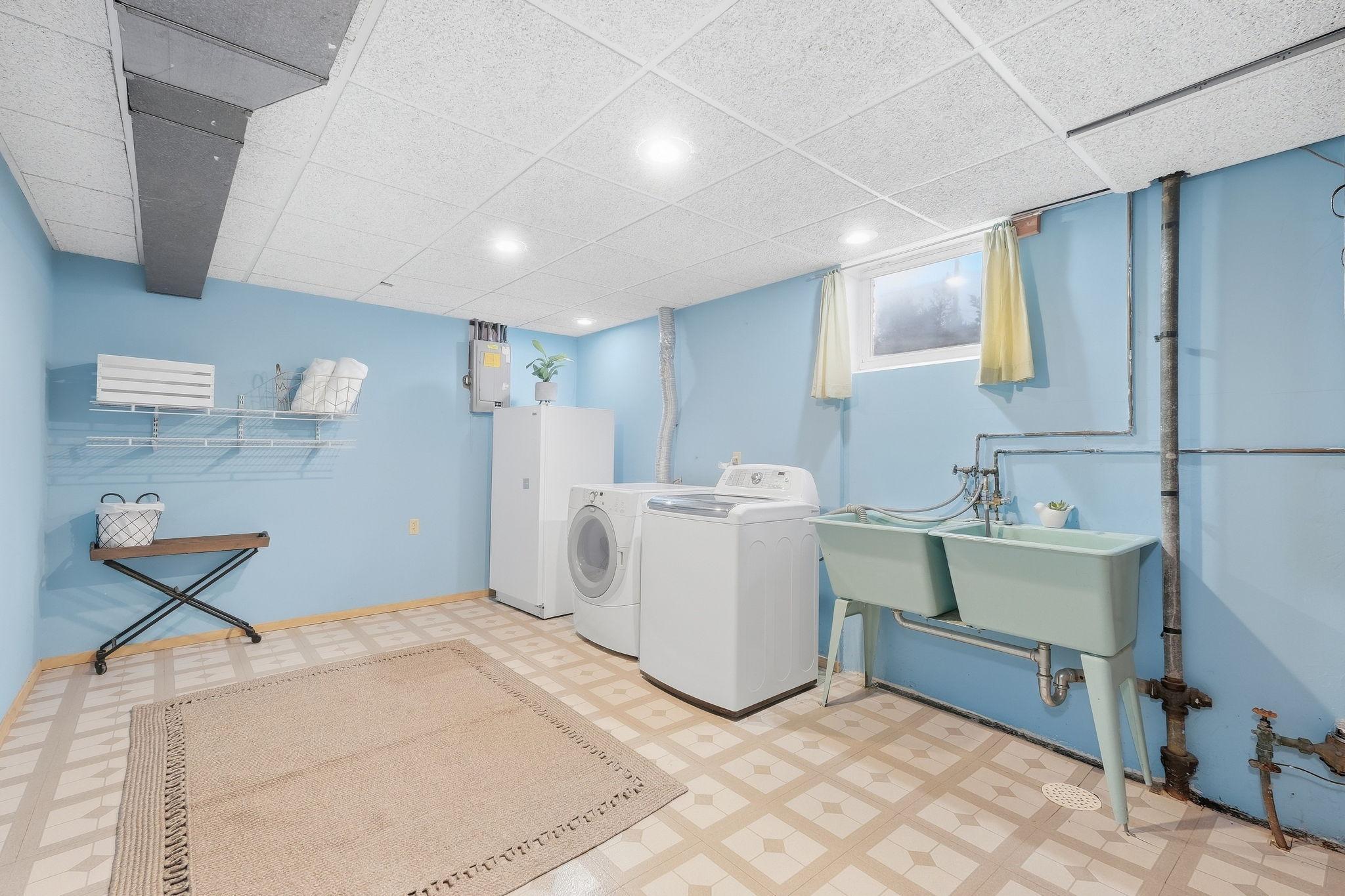 main property photo 9
