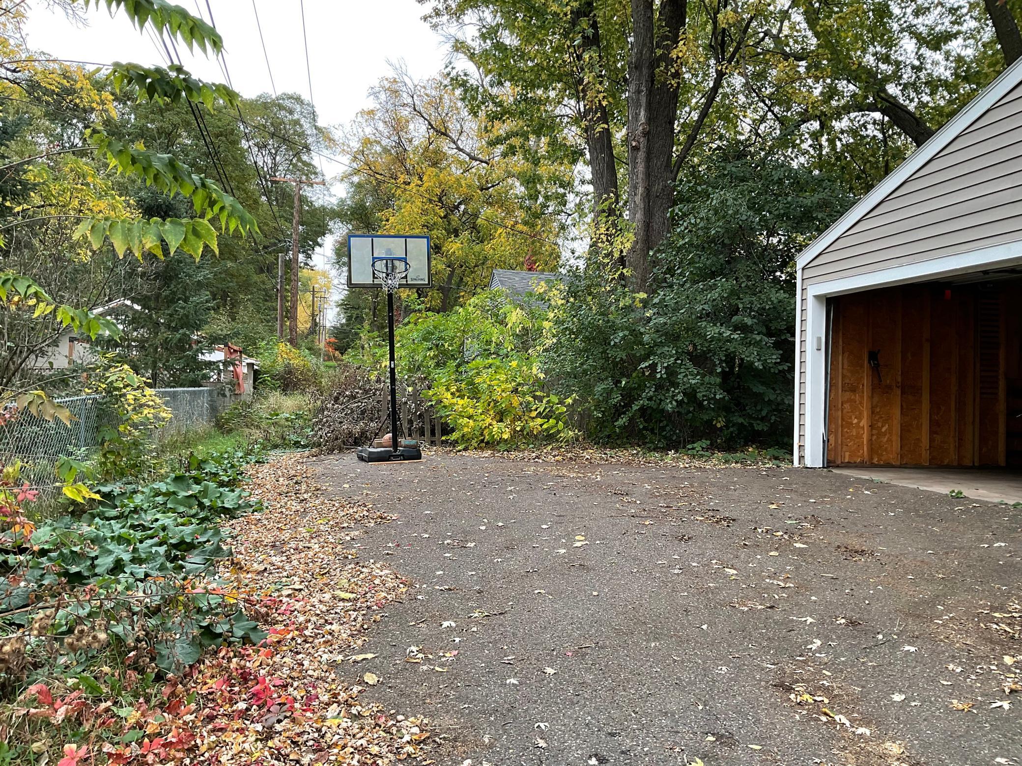 main property photo 32