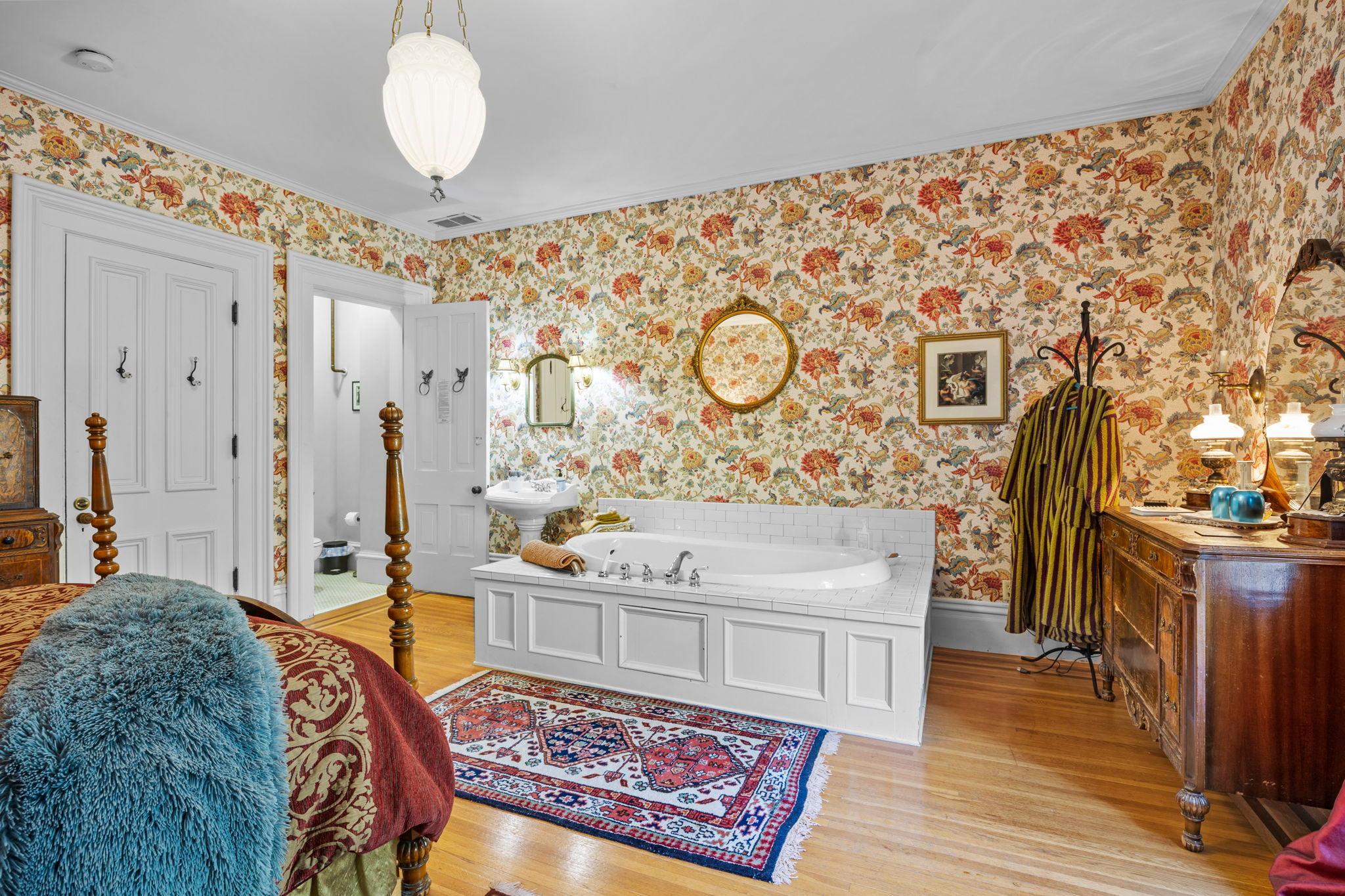 main property photo 28