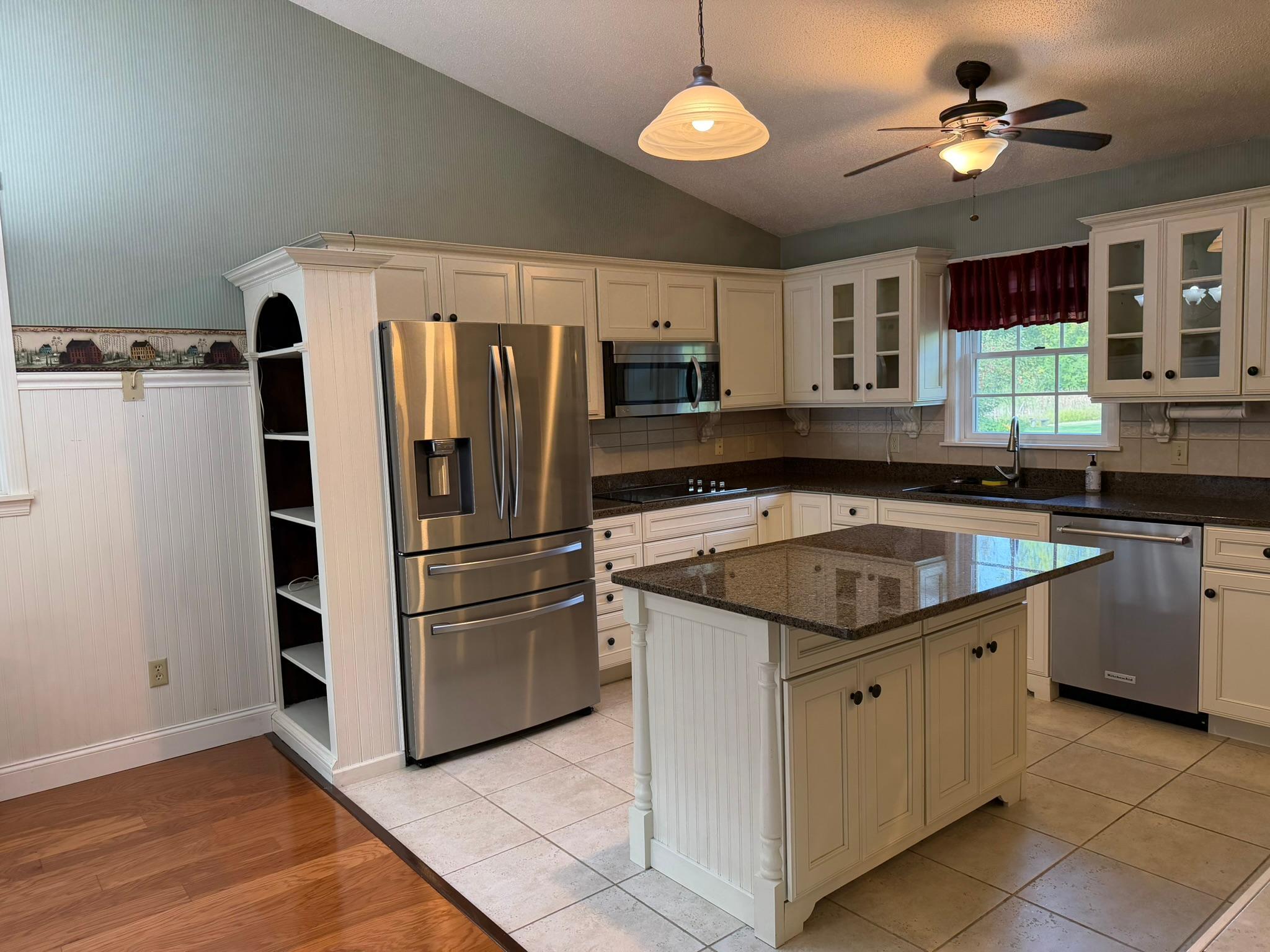 main property photo 10