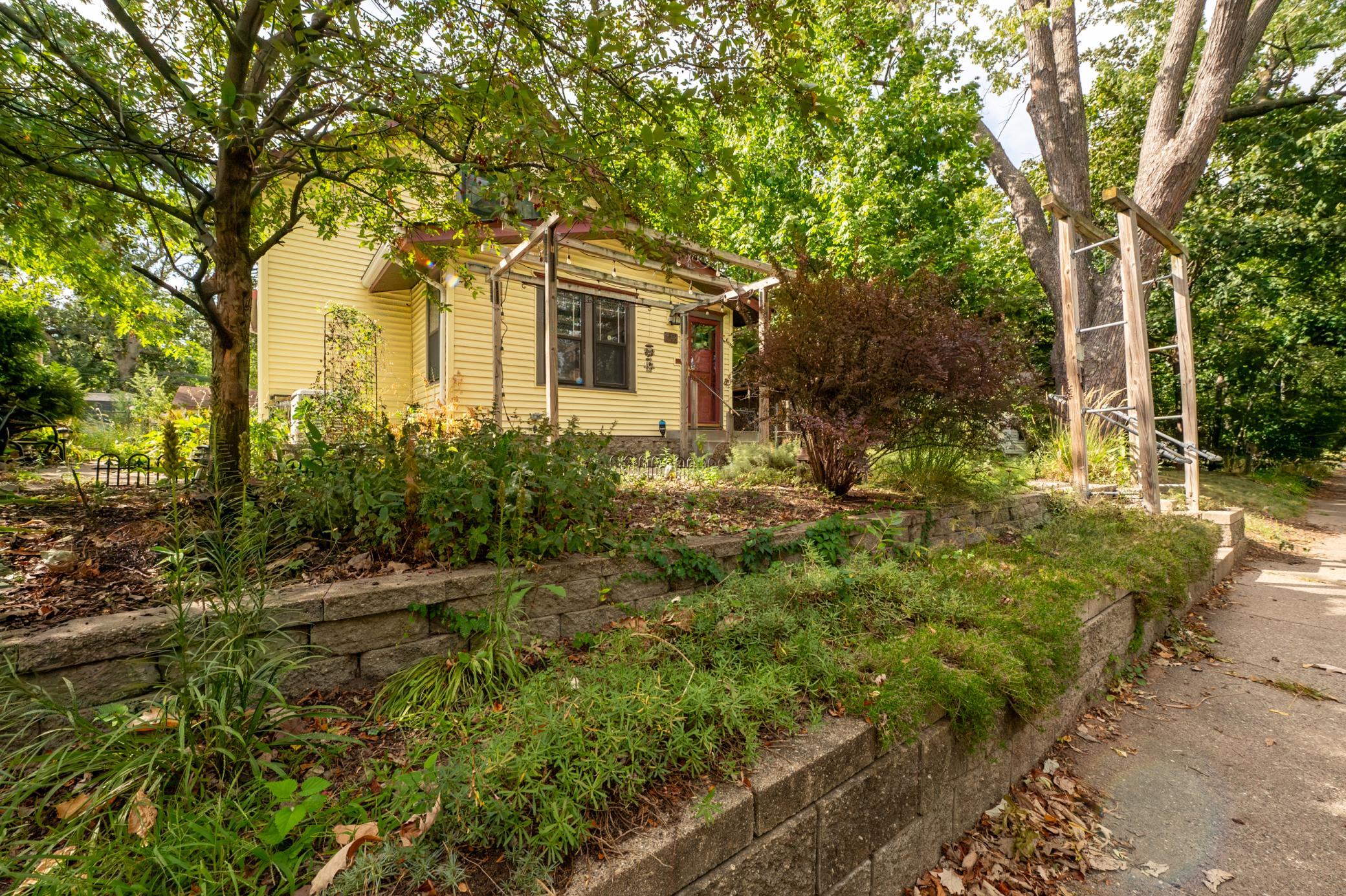 main property photo 37