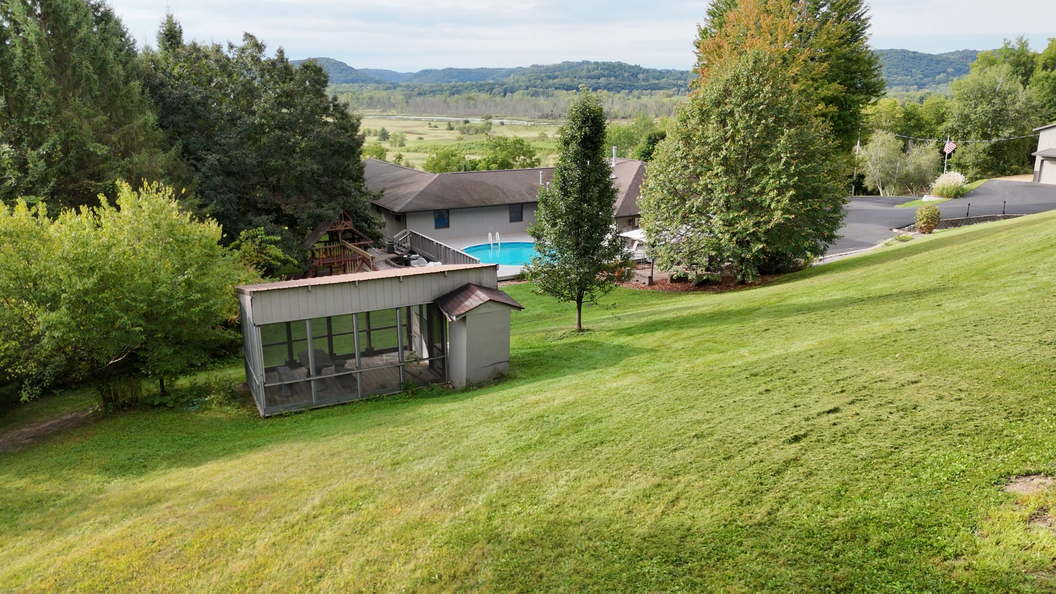 main property photo 17