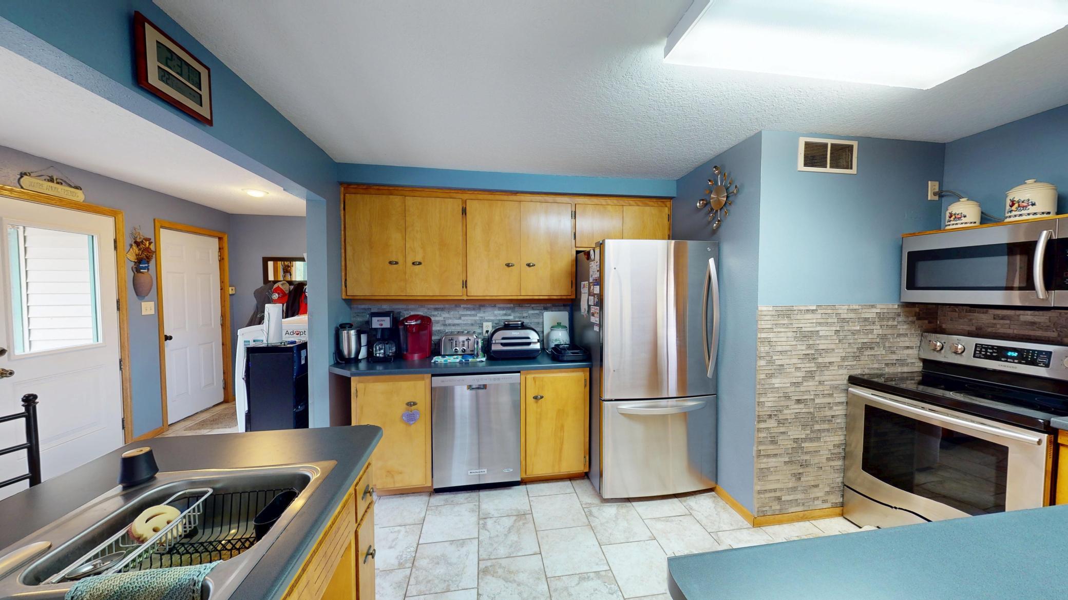 main property photo 9