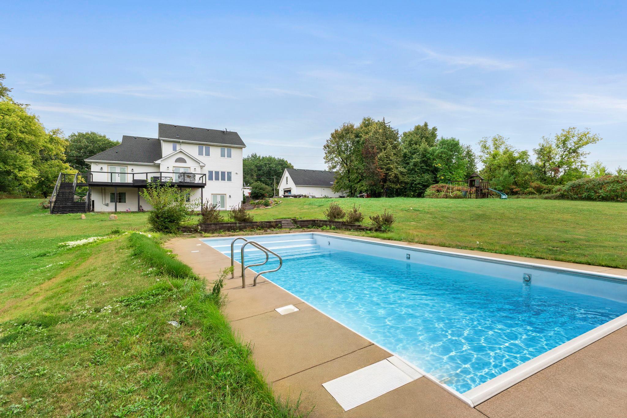 main property photo 12