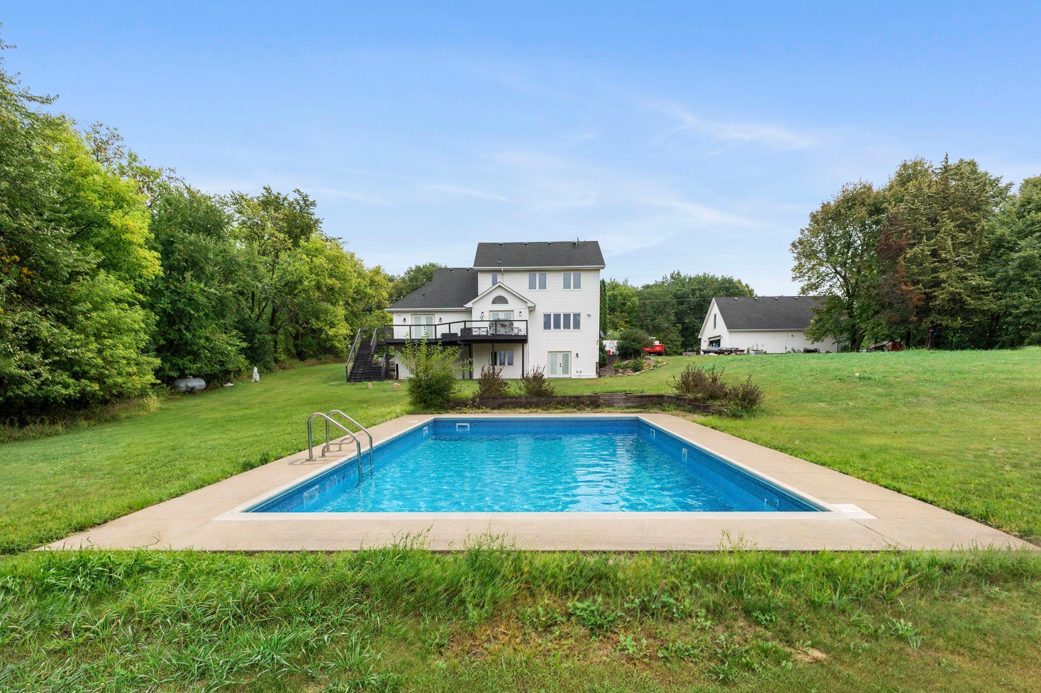 main property photo 14