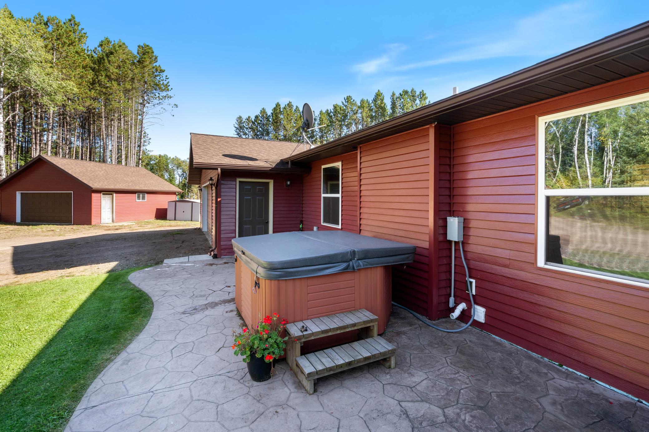 main property photo 28