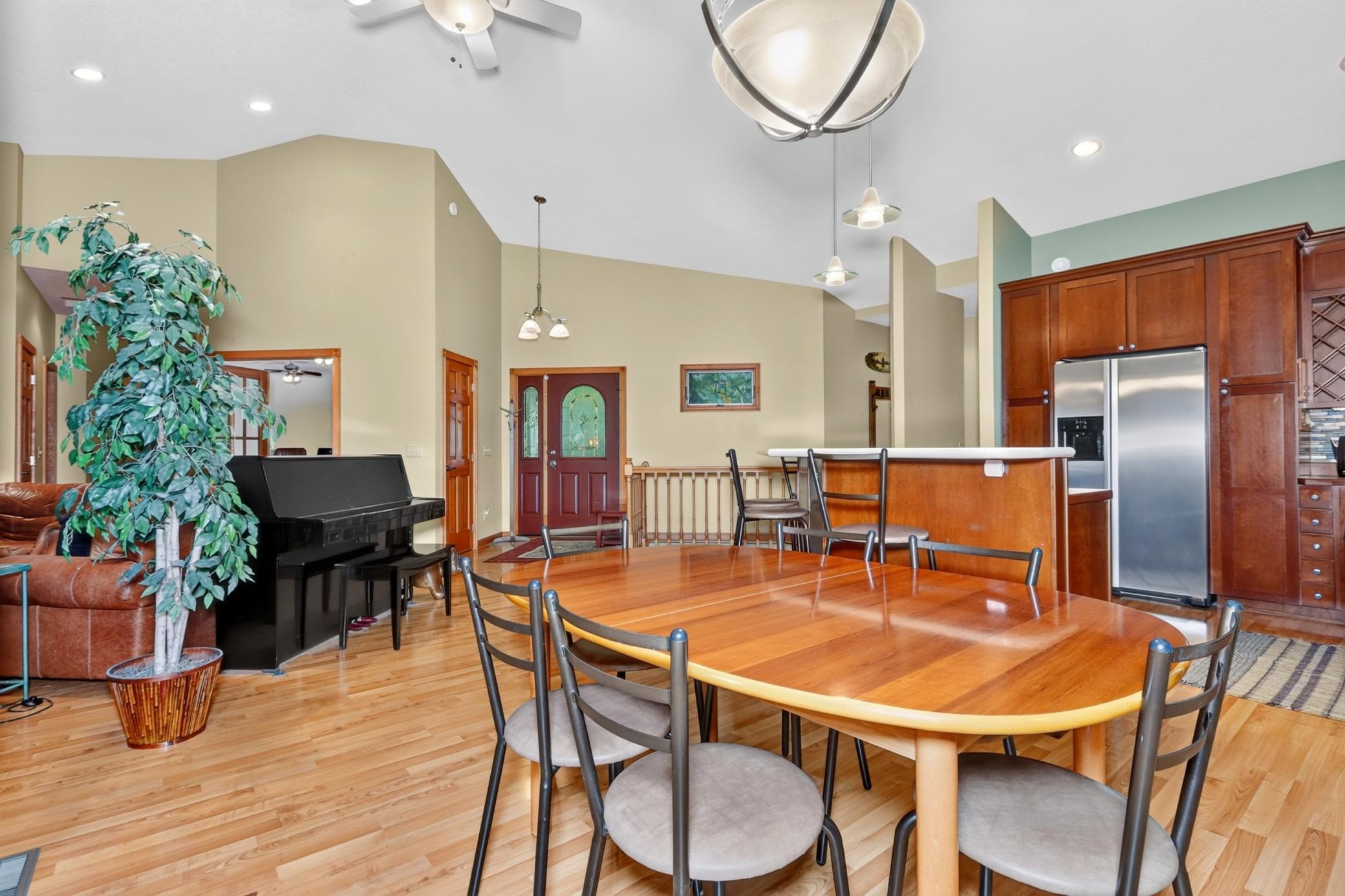 main property photo 9