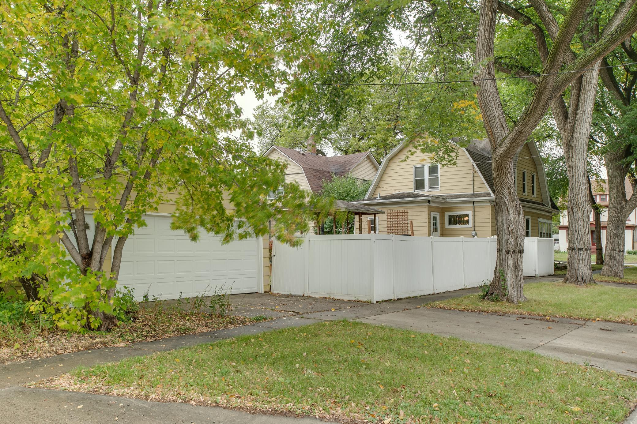 main property photo 50
