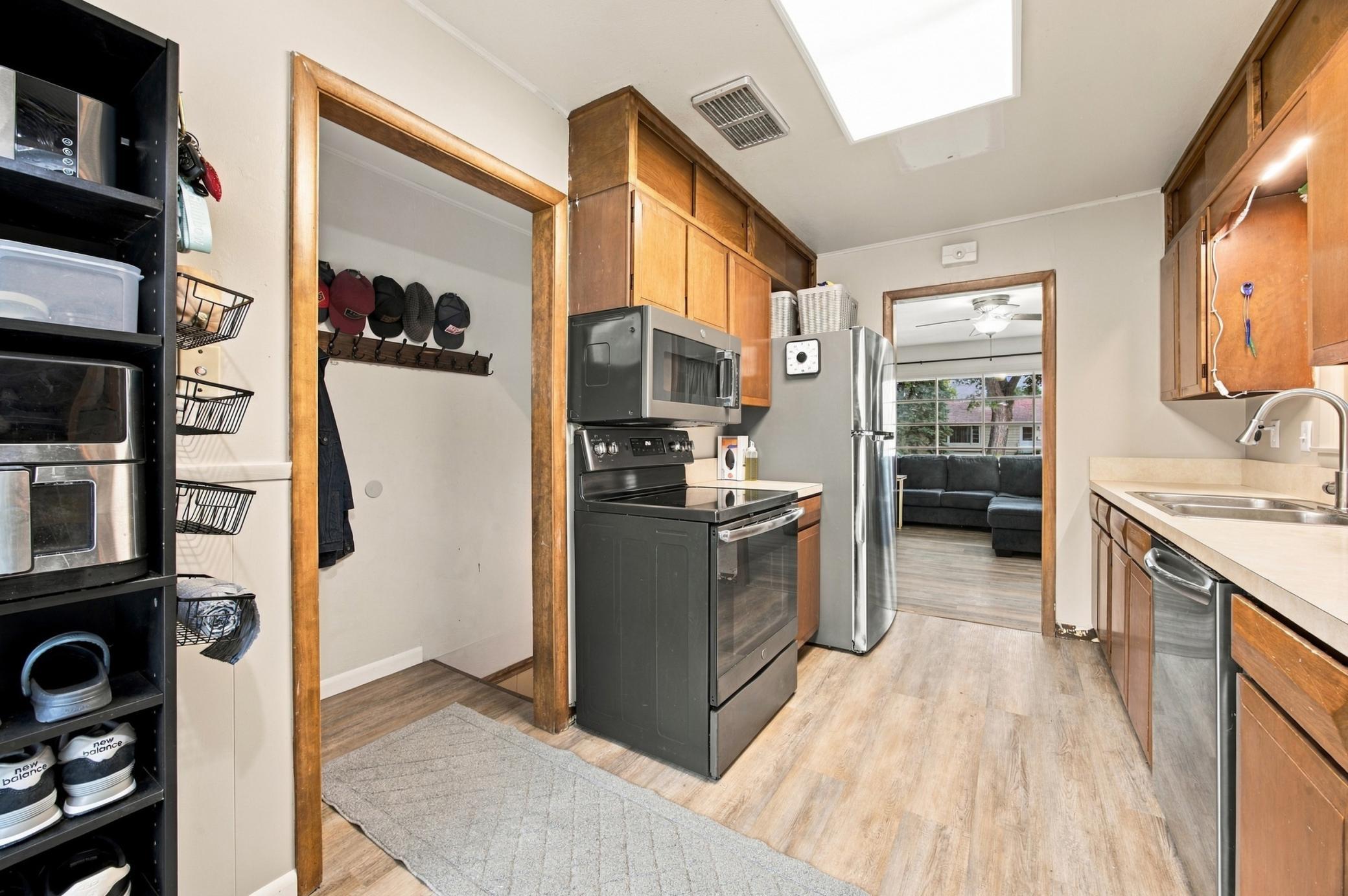 main property photo 14
