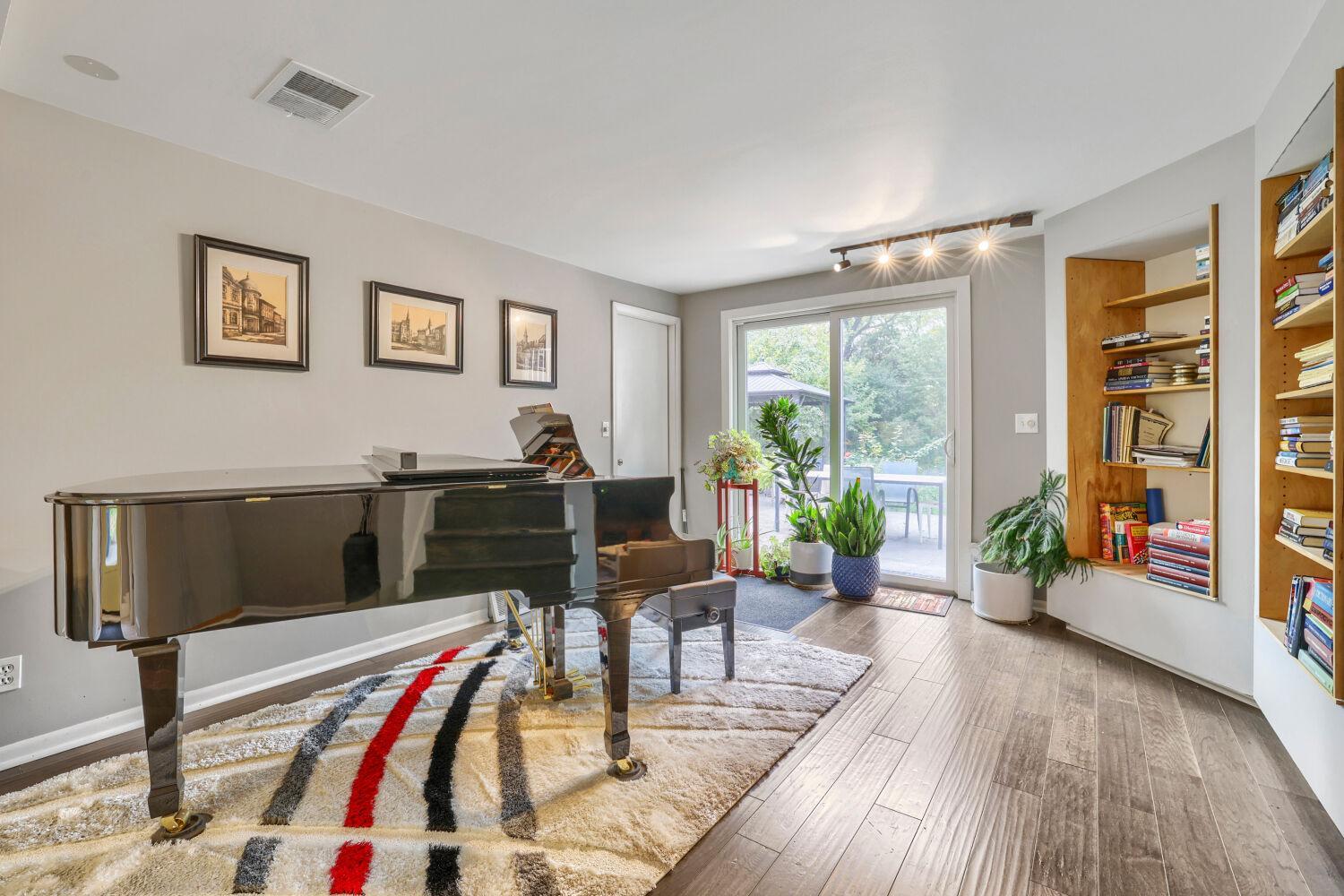 main property photo 14