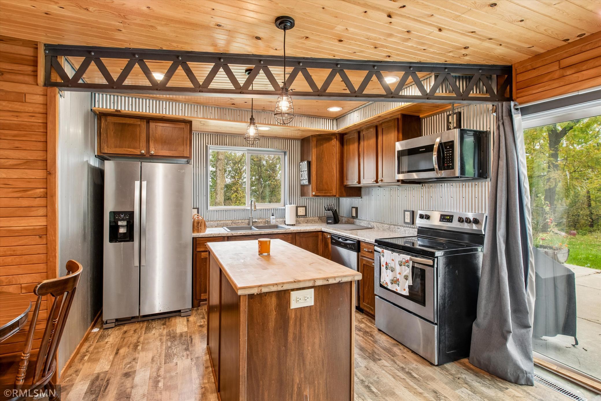 main property photo 12