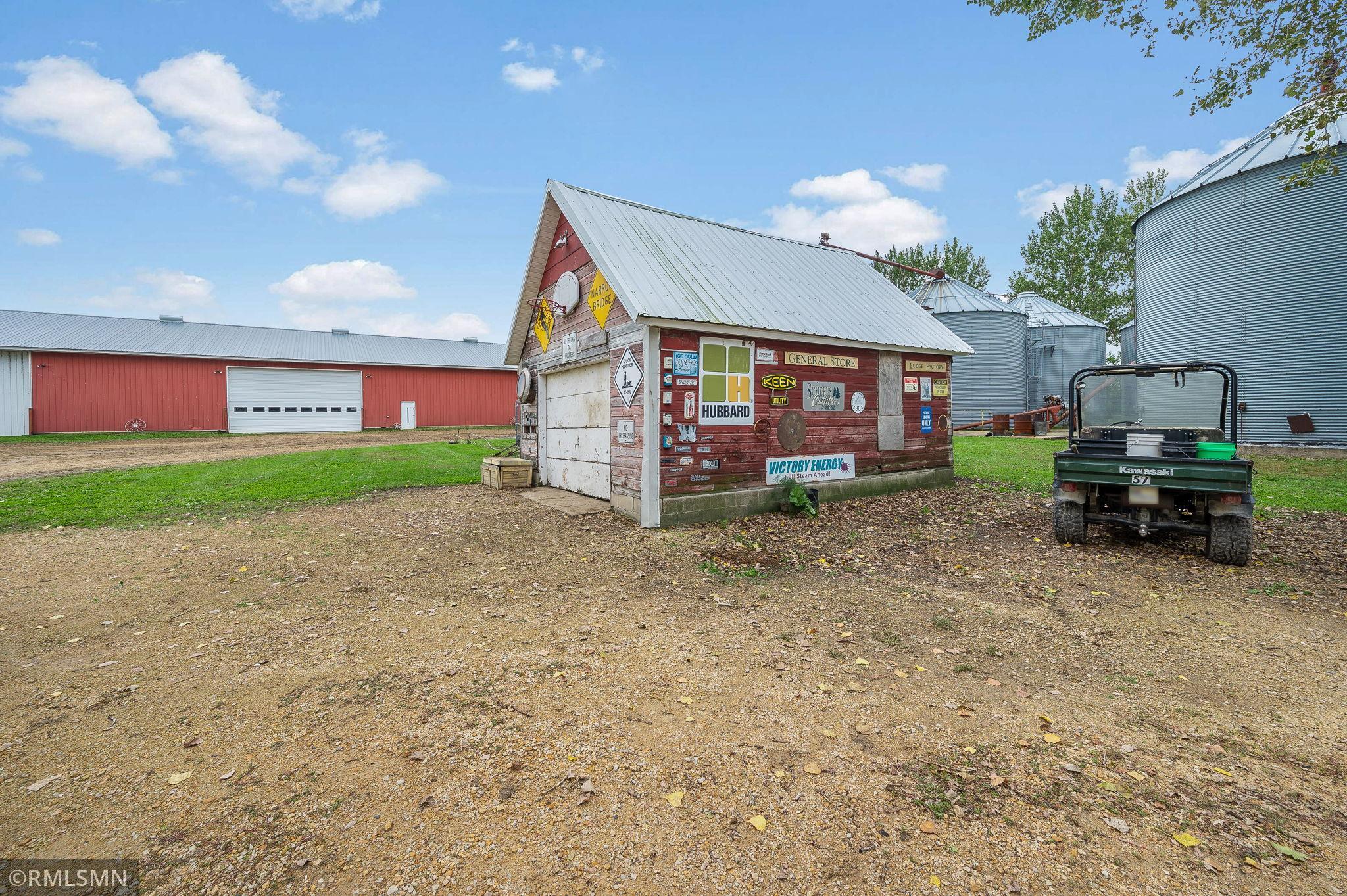 main property photo 30