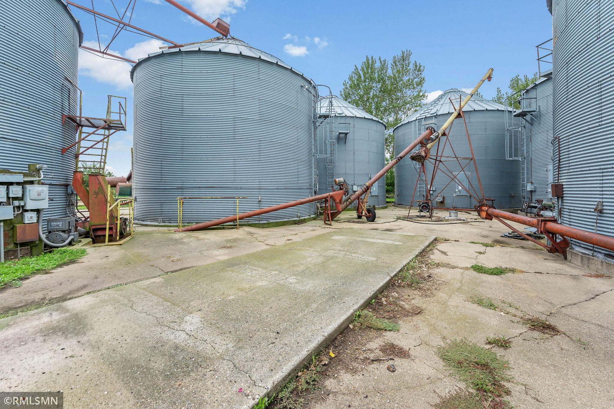 main property photo 31