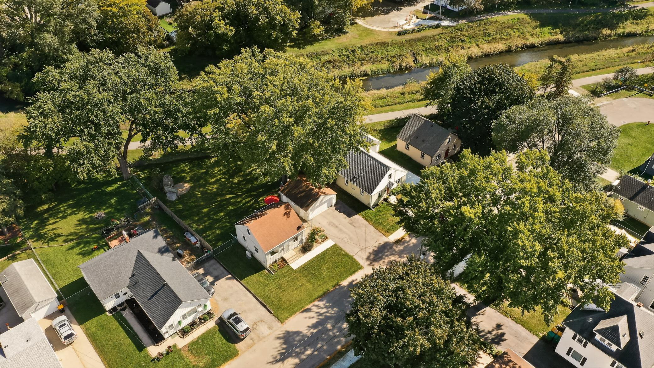main property photo 37