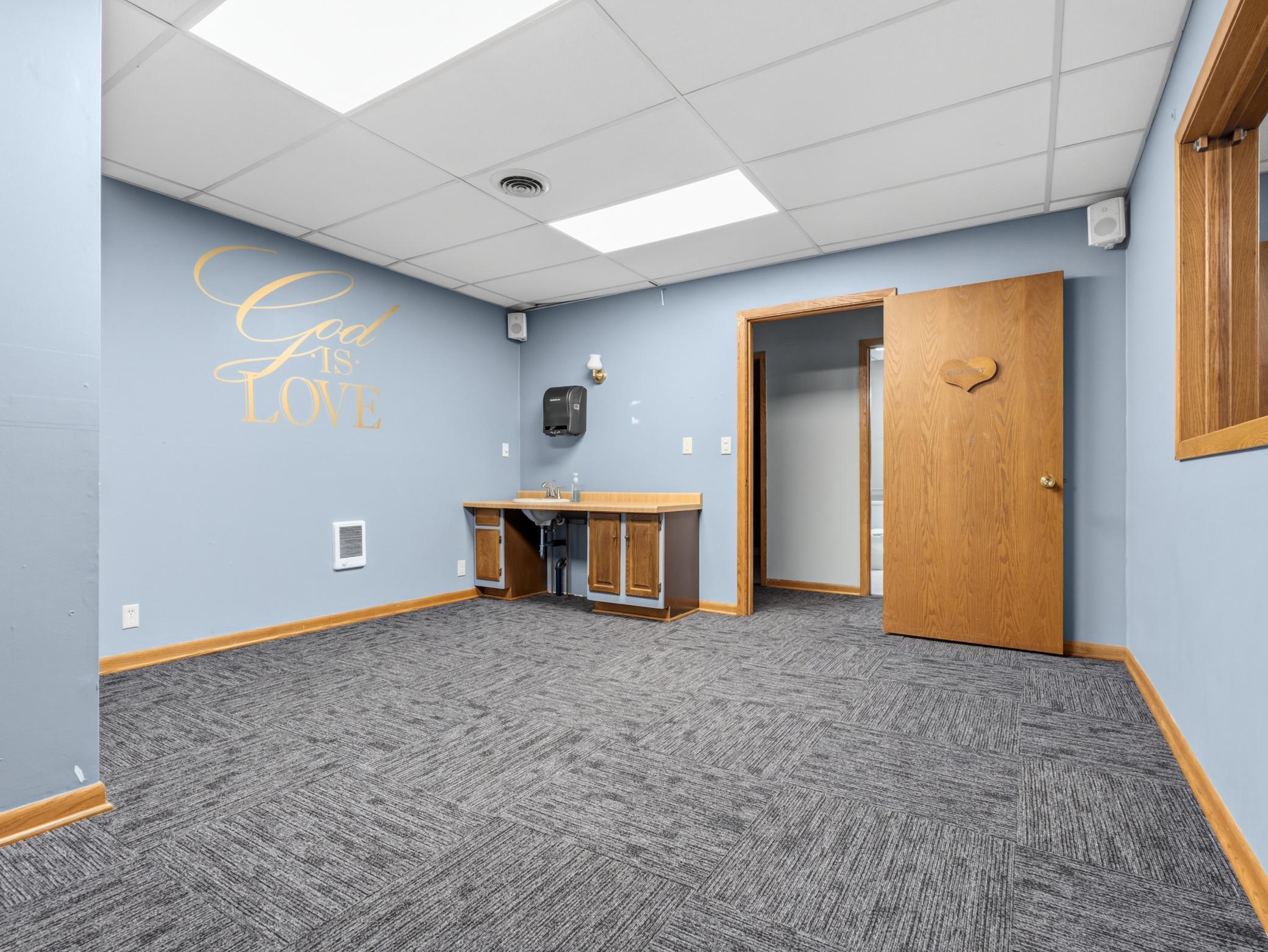 main property photo 28