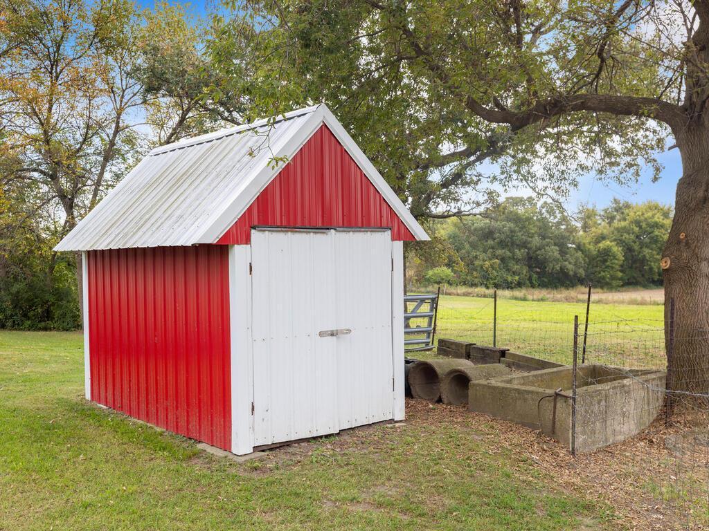 main property photo 18