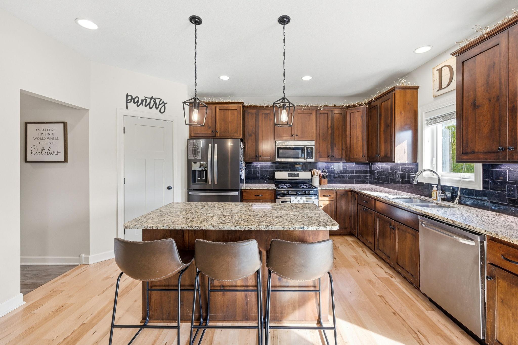 main property photo 5