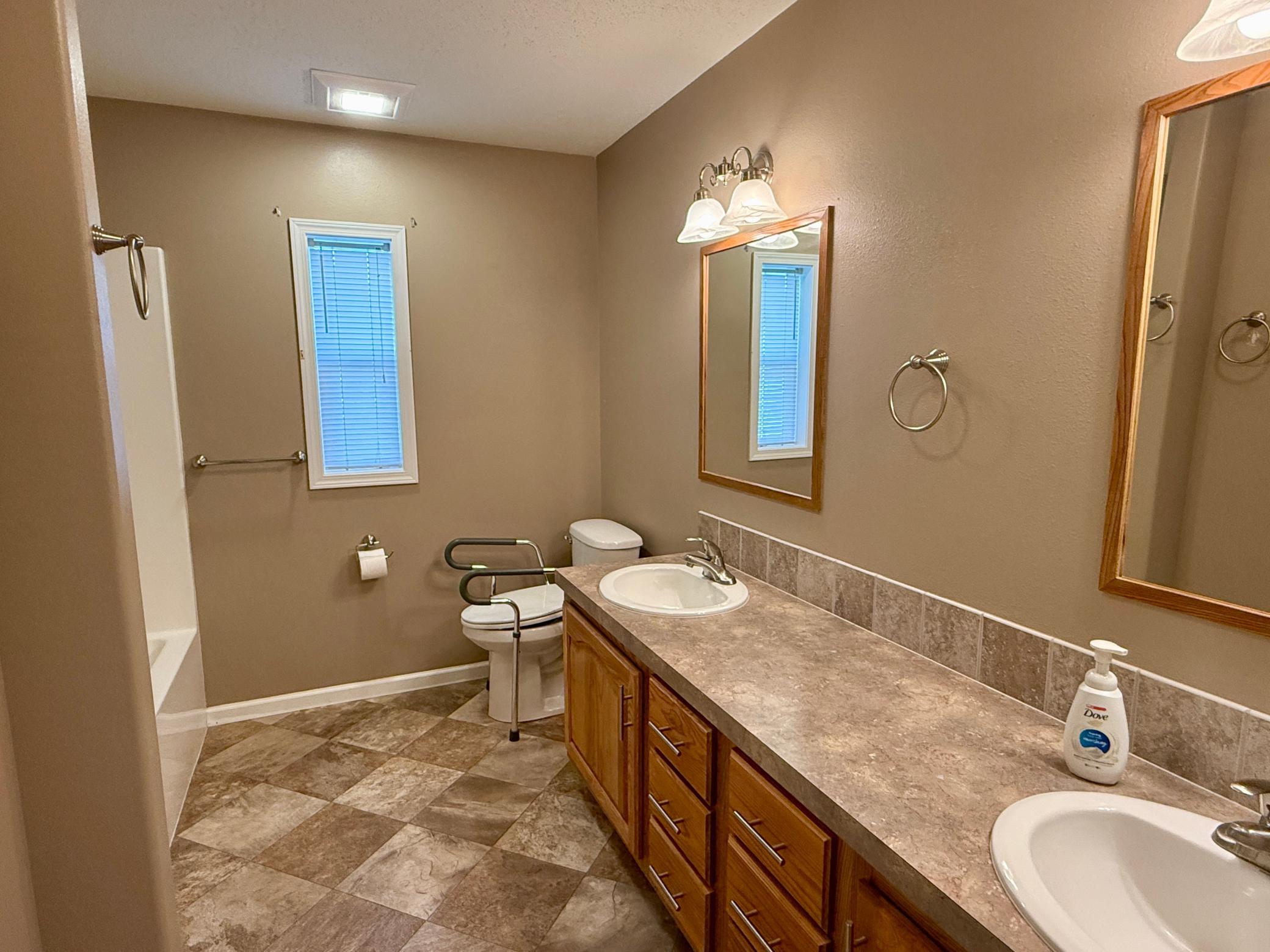 main property photo 16