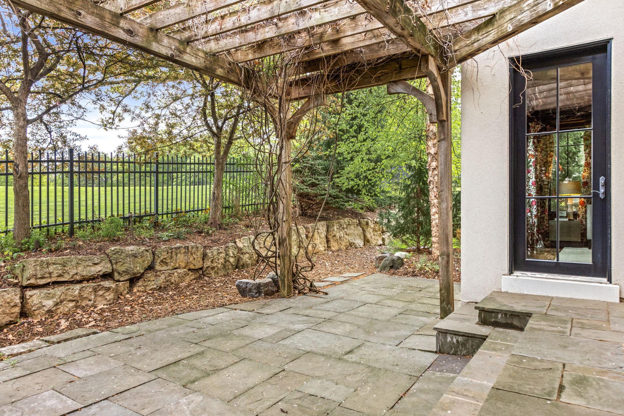 main property photo 28