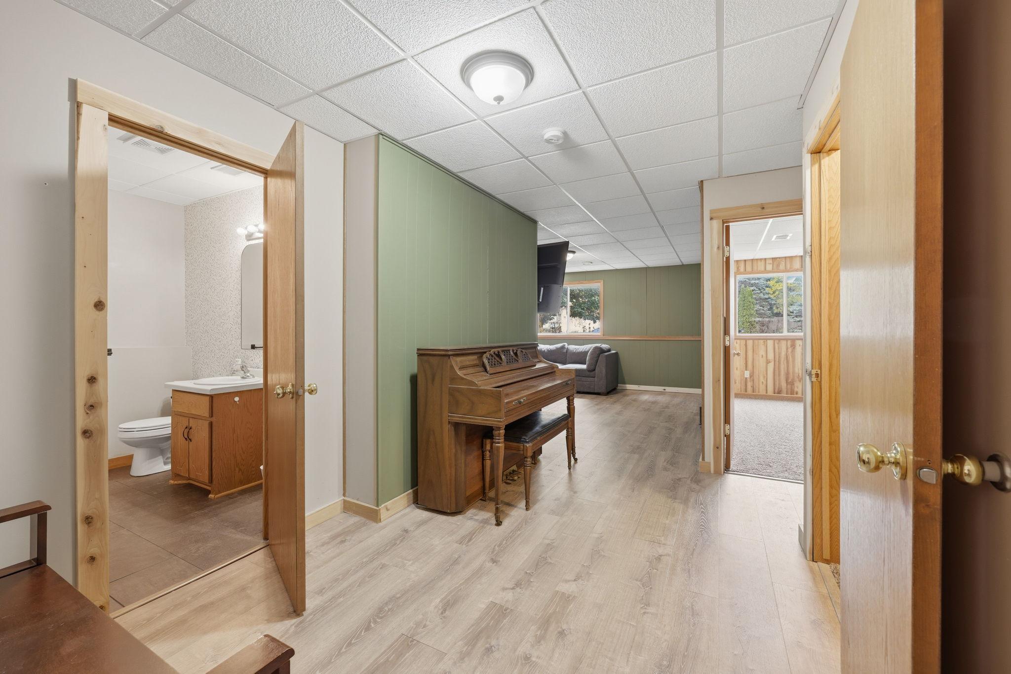 main property photo 14