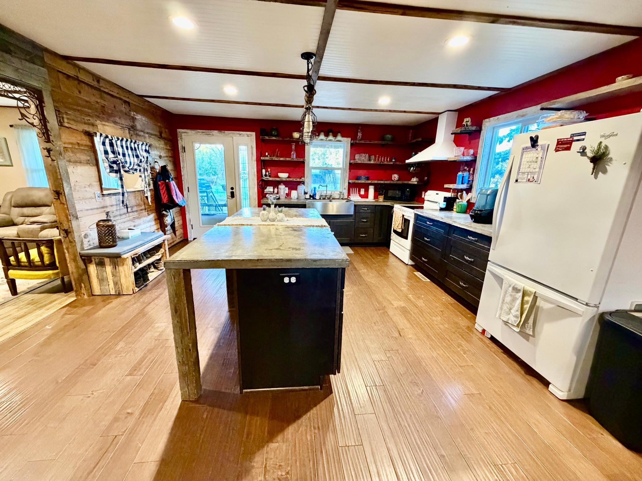 main property photo 7