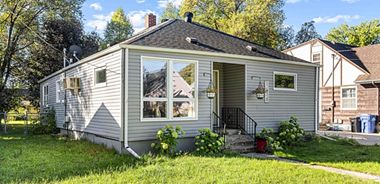 image of property with 2 Bed | 1 Bath | 1,045 Sqft