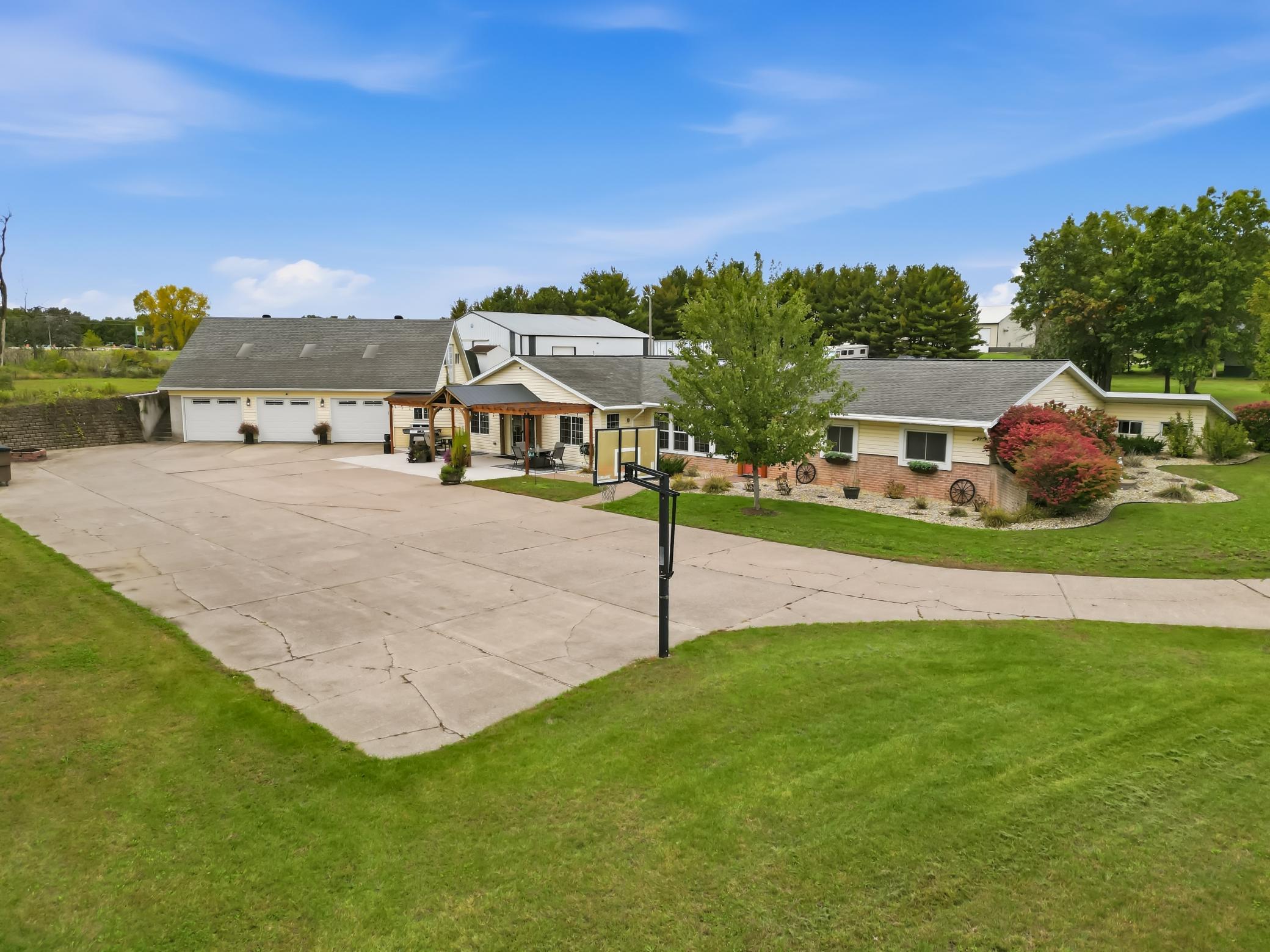 main property photo 41