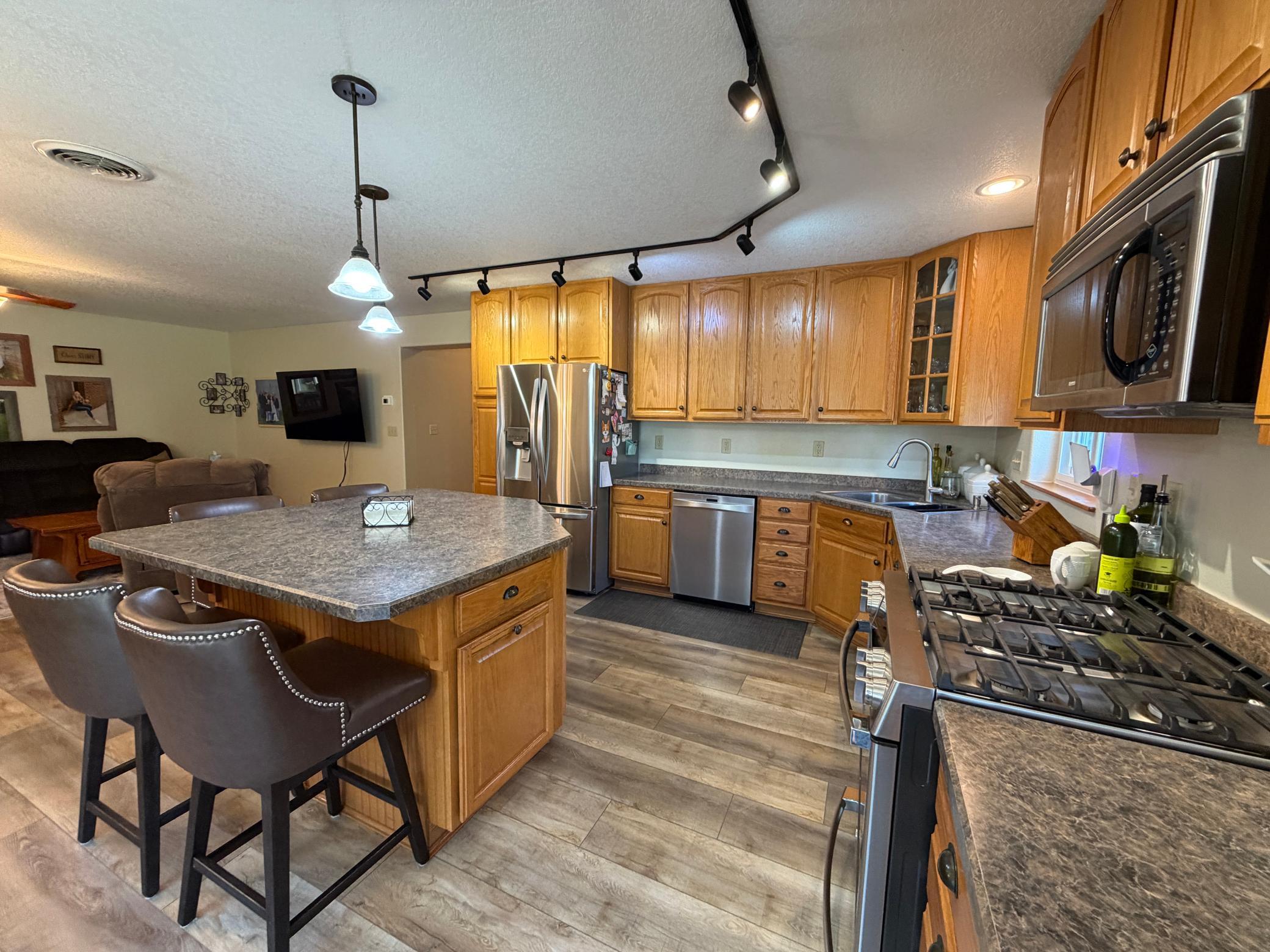 main property photo 27