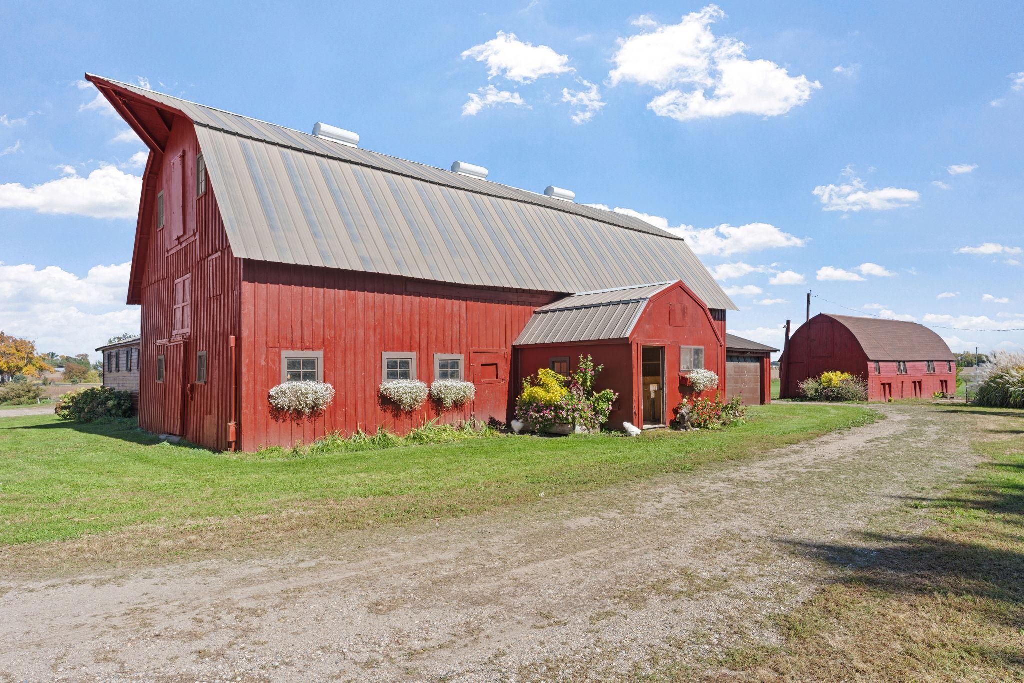main property photo 37