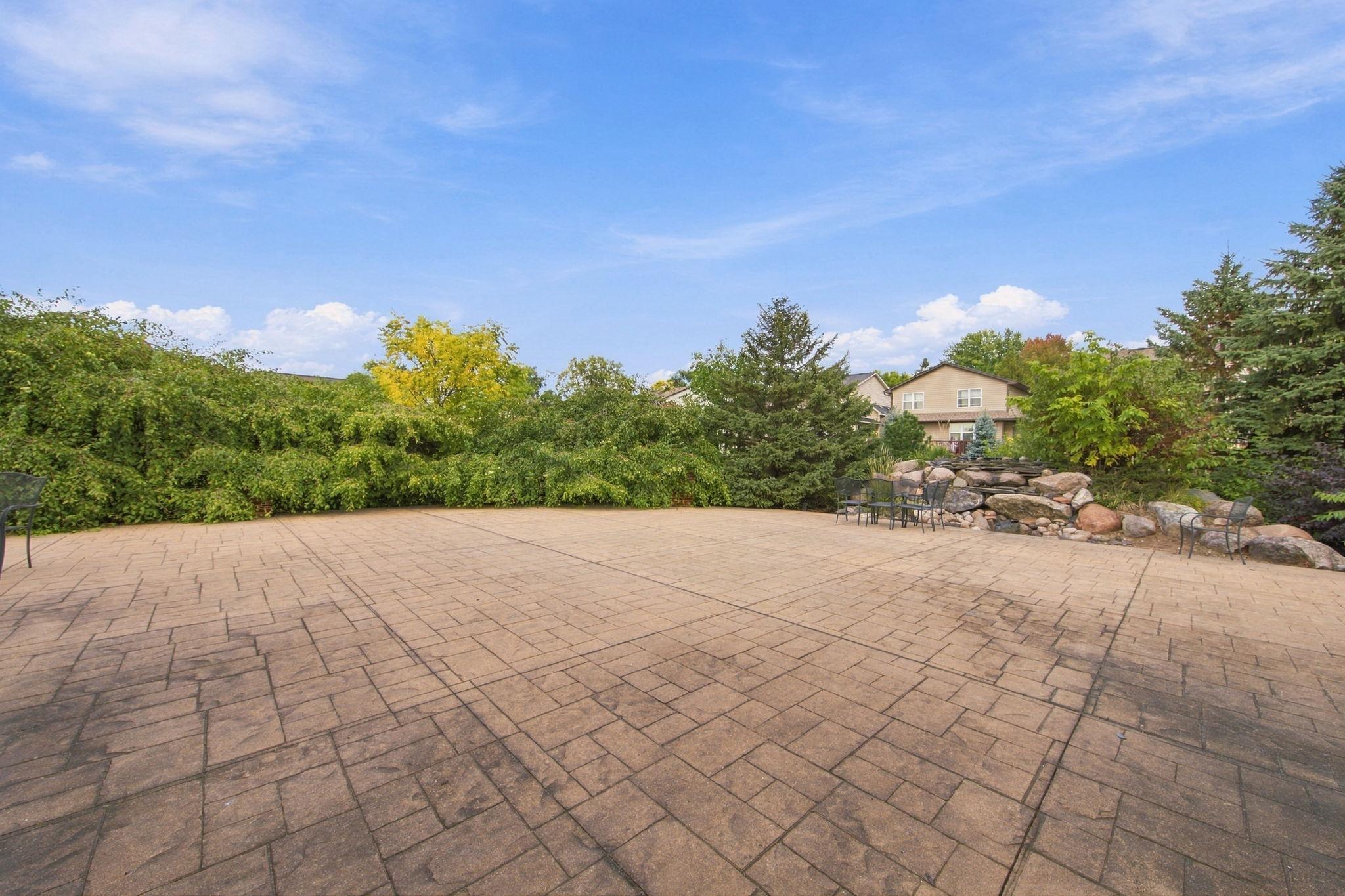 main property photo 30