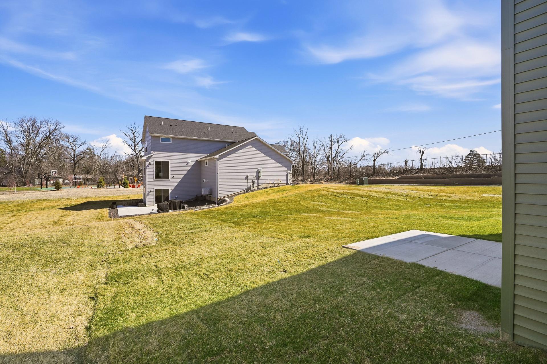 main property photo 40