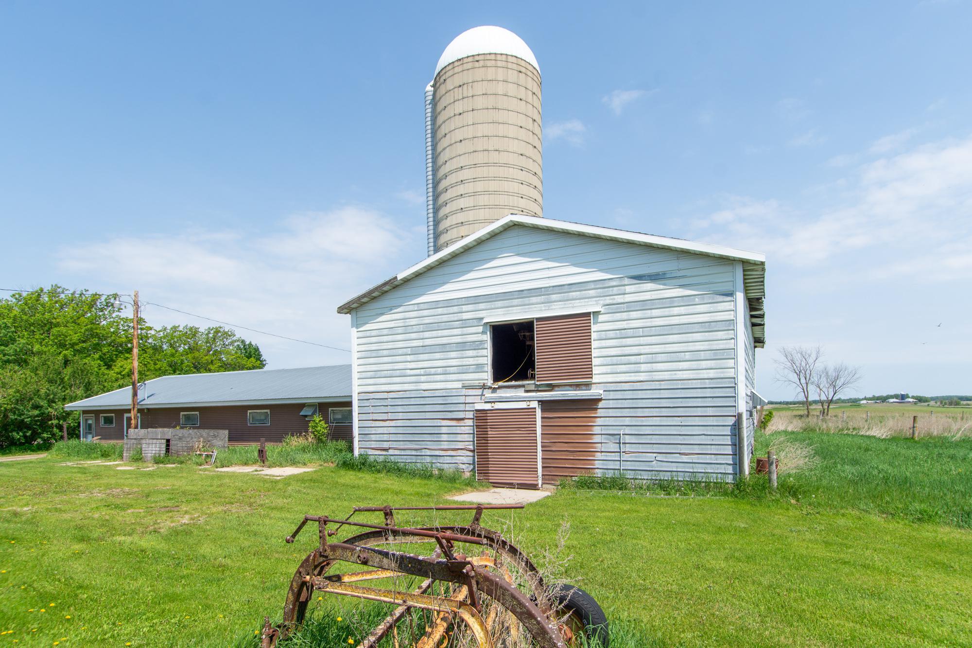 main property photo 17