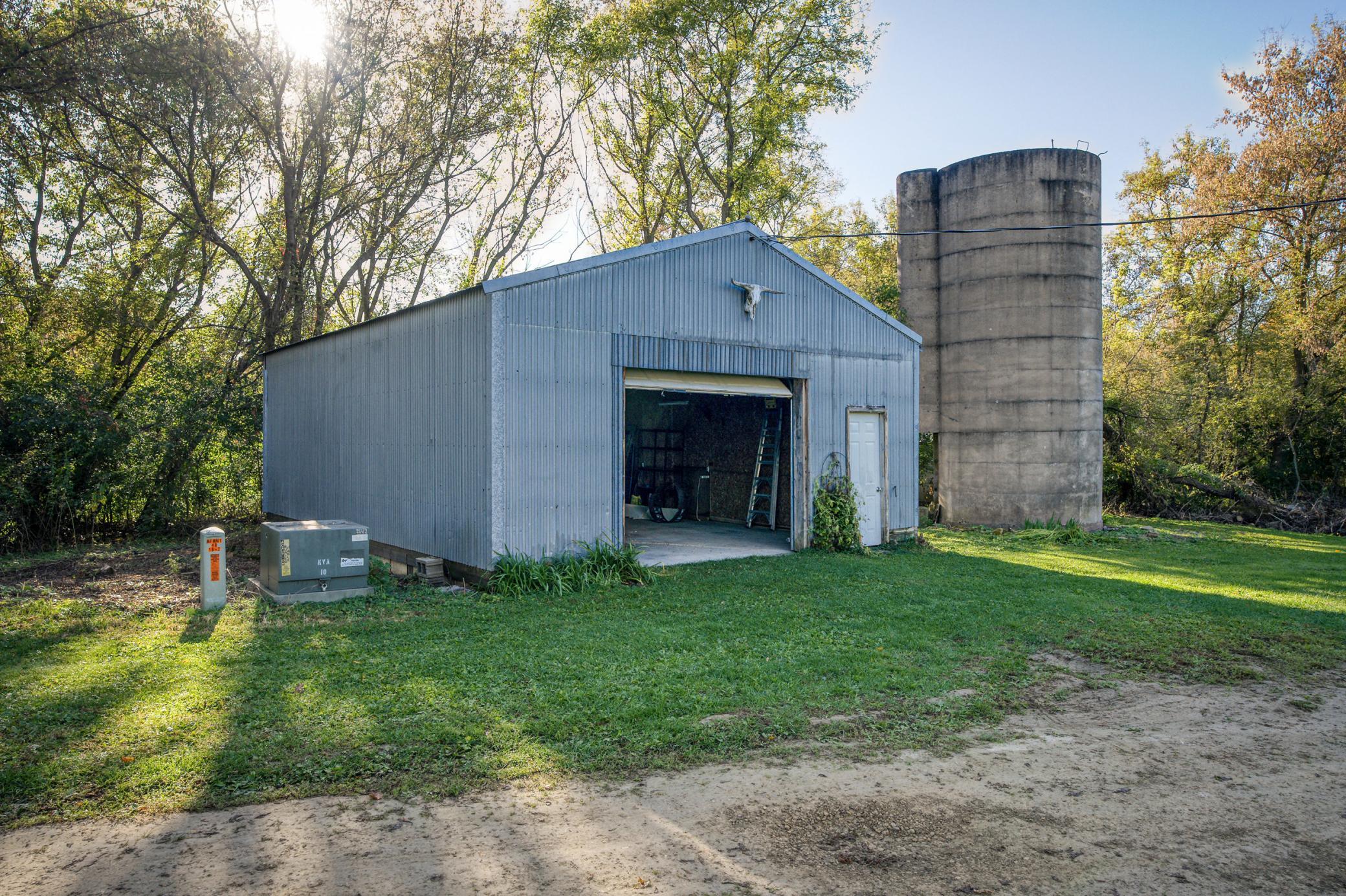 main property photo 40