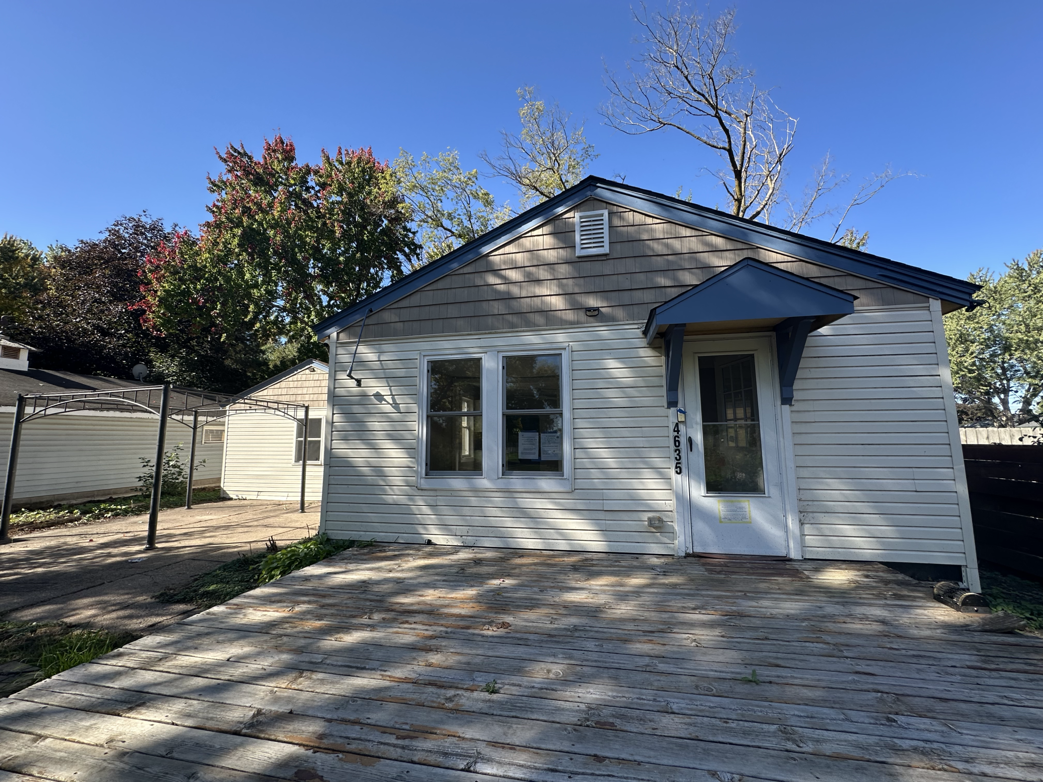 main property photo 11