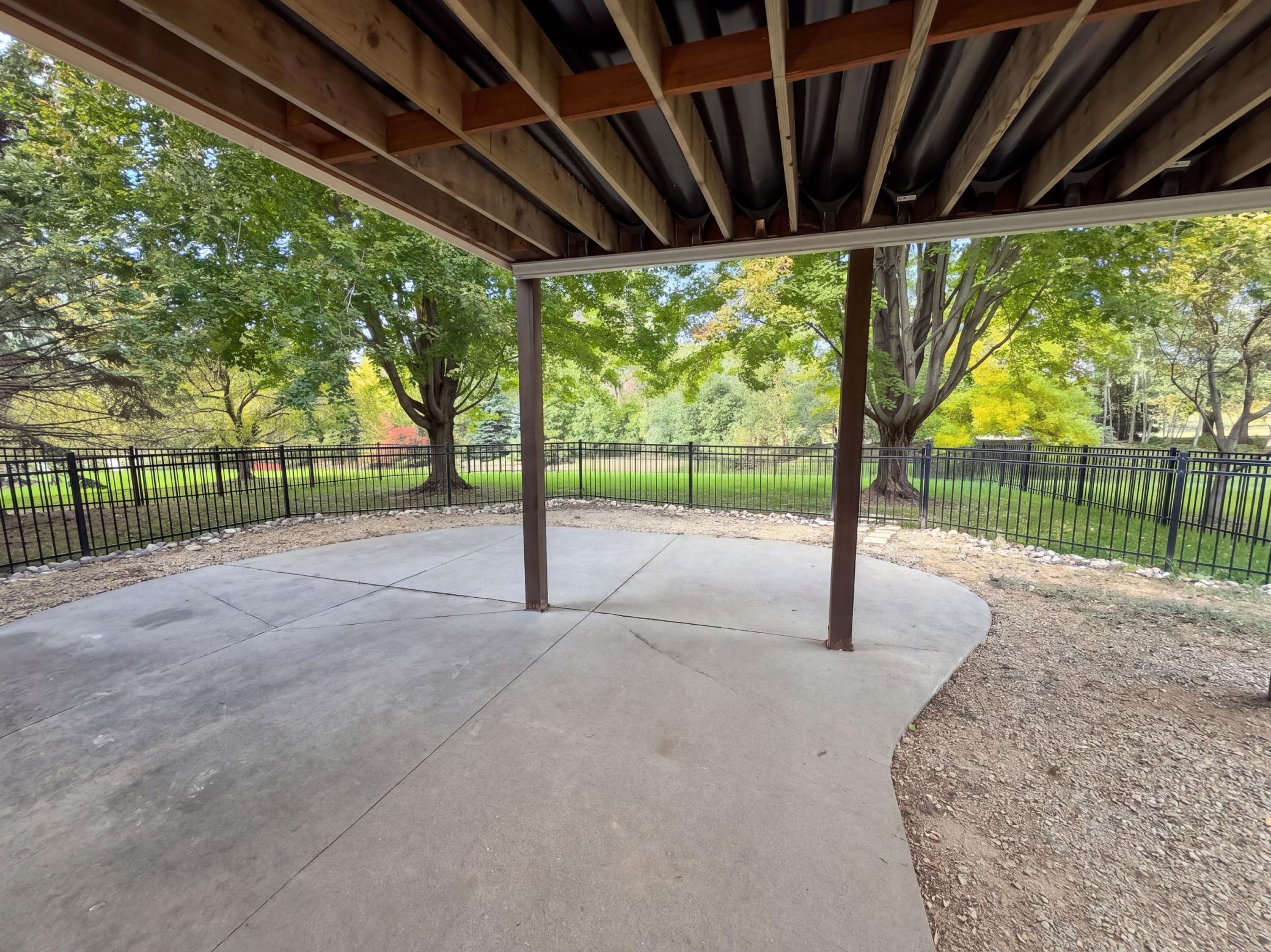main property photo 30