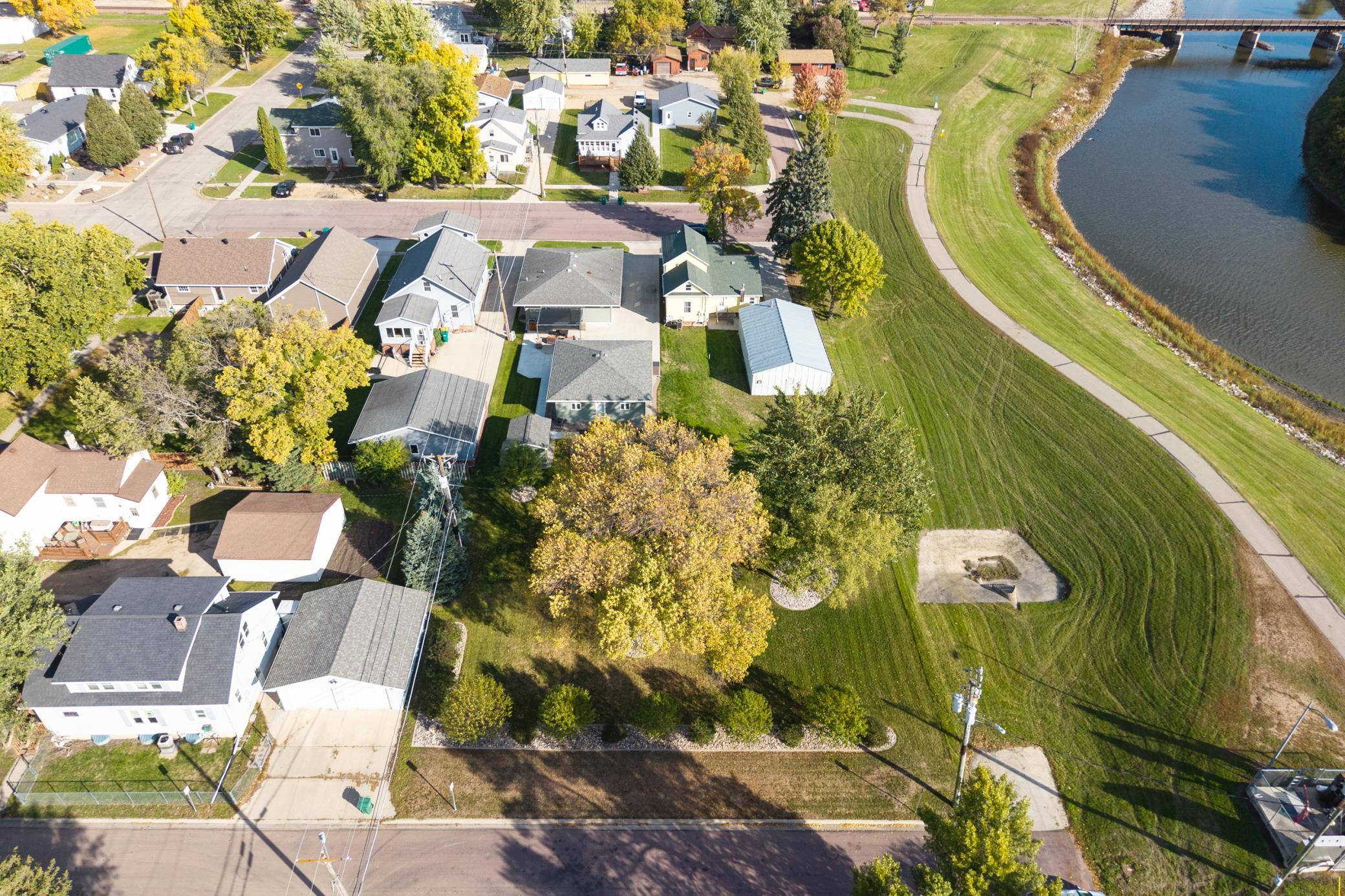 main property photo 40