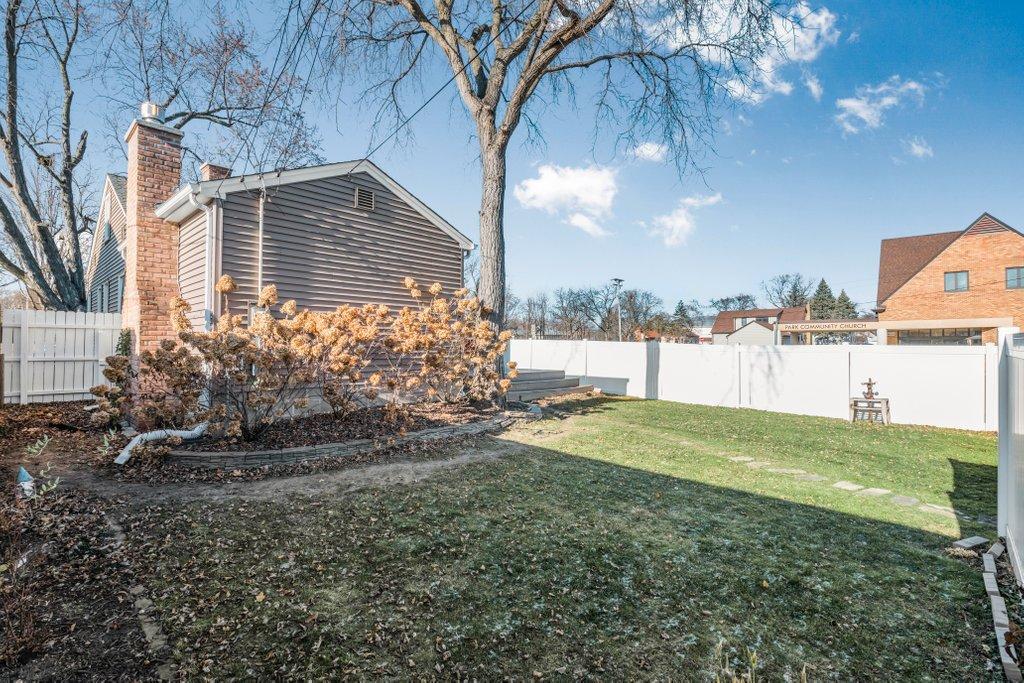 main property photo 28