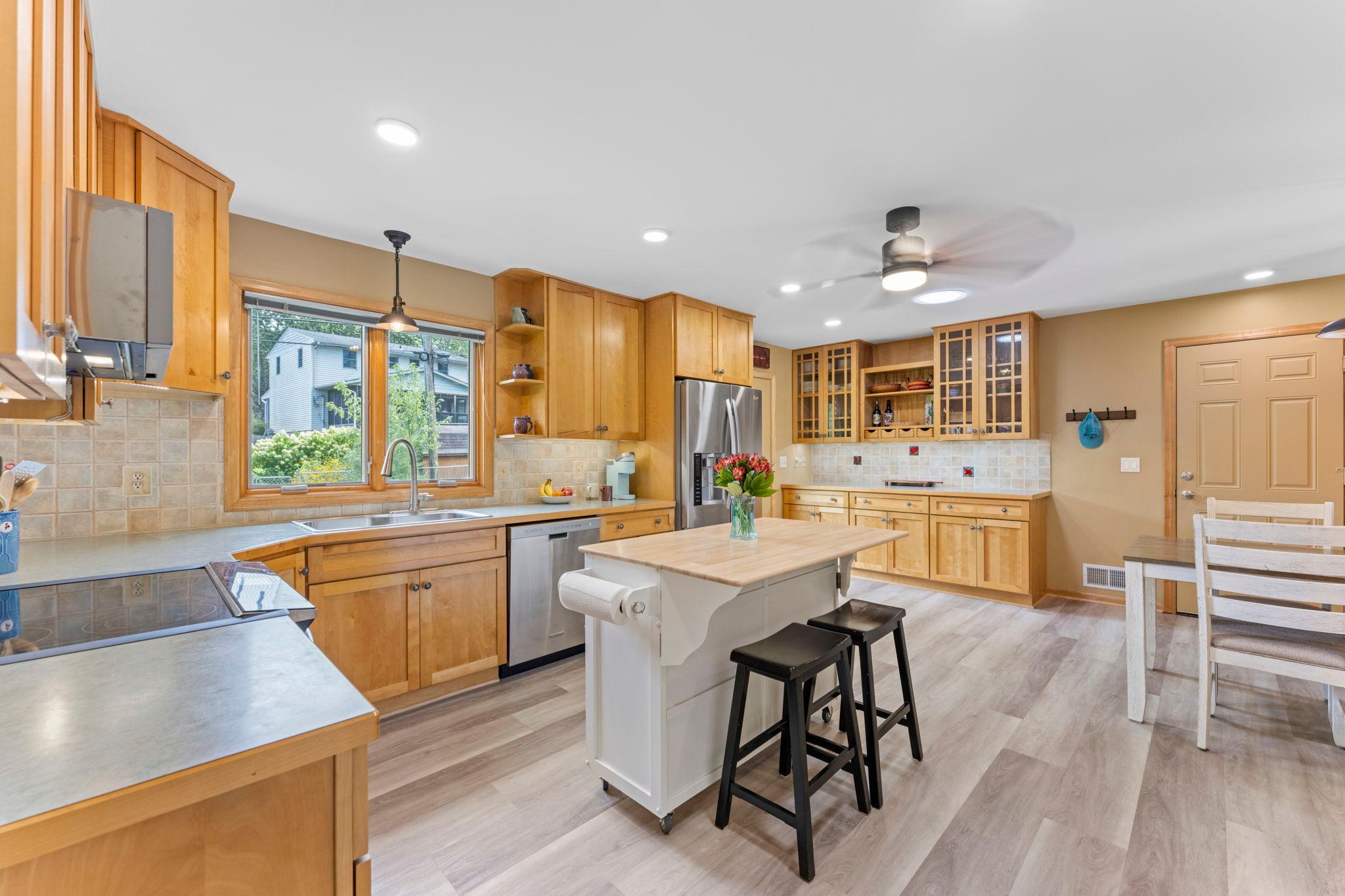 main property photo 6