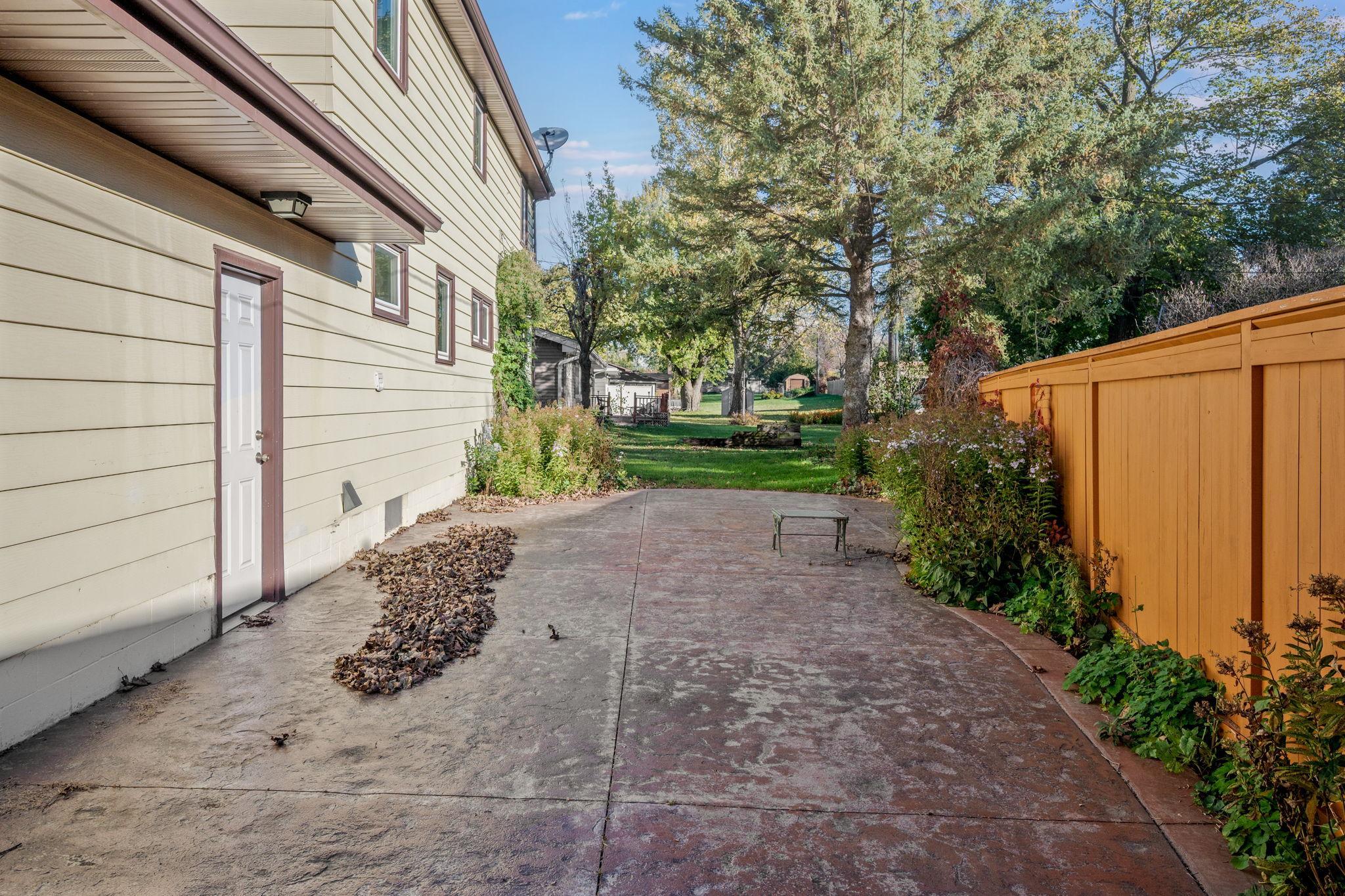main property photo 40