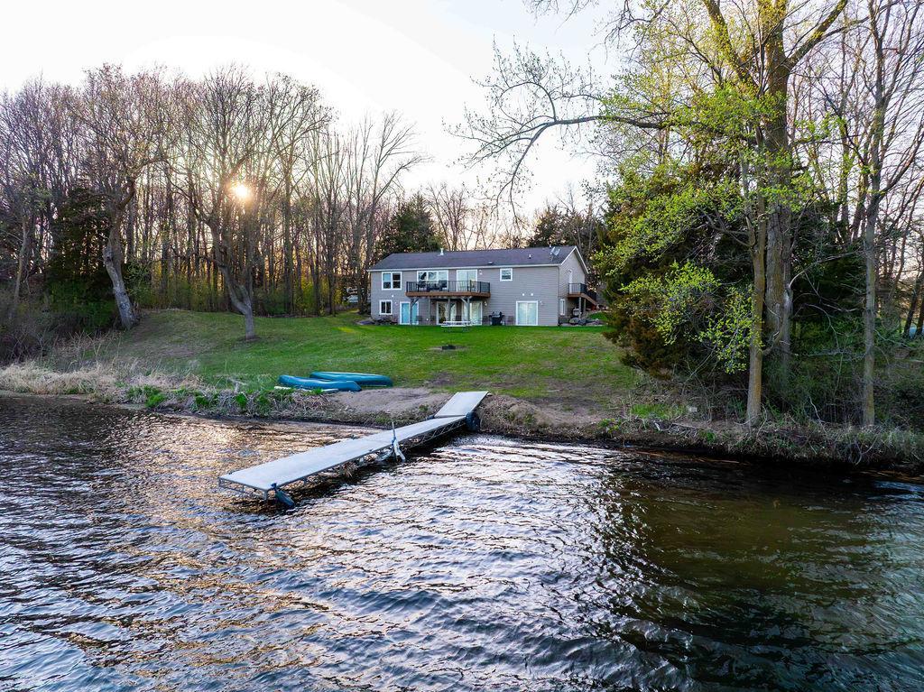 main property photo 28