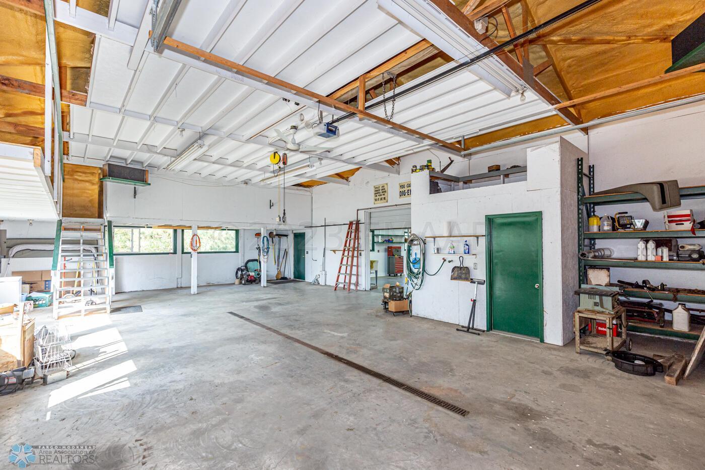 main property photo 14