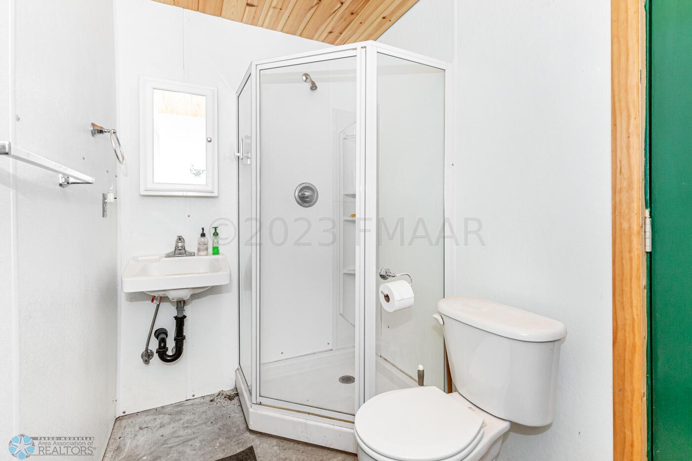 main property photo 16