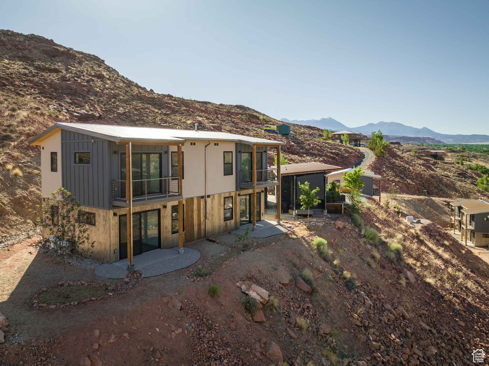 main property photo 11