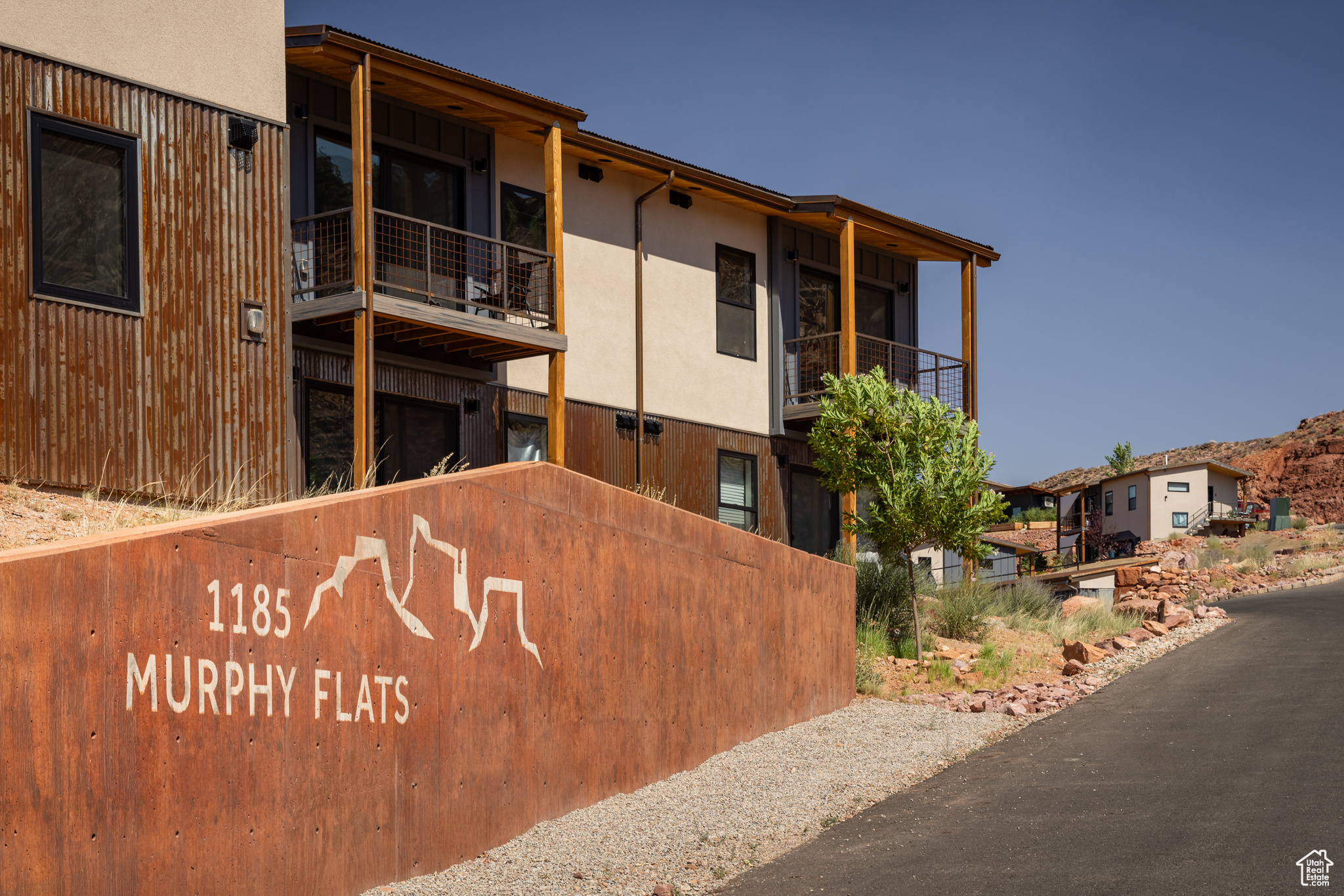 main property photo 28