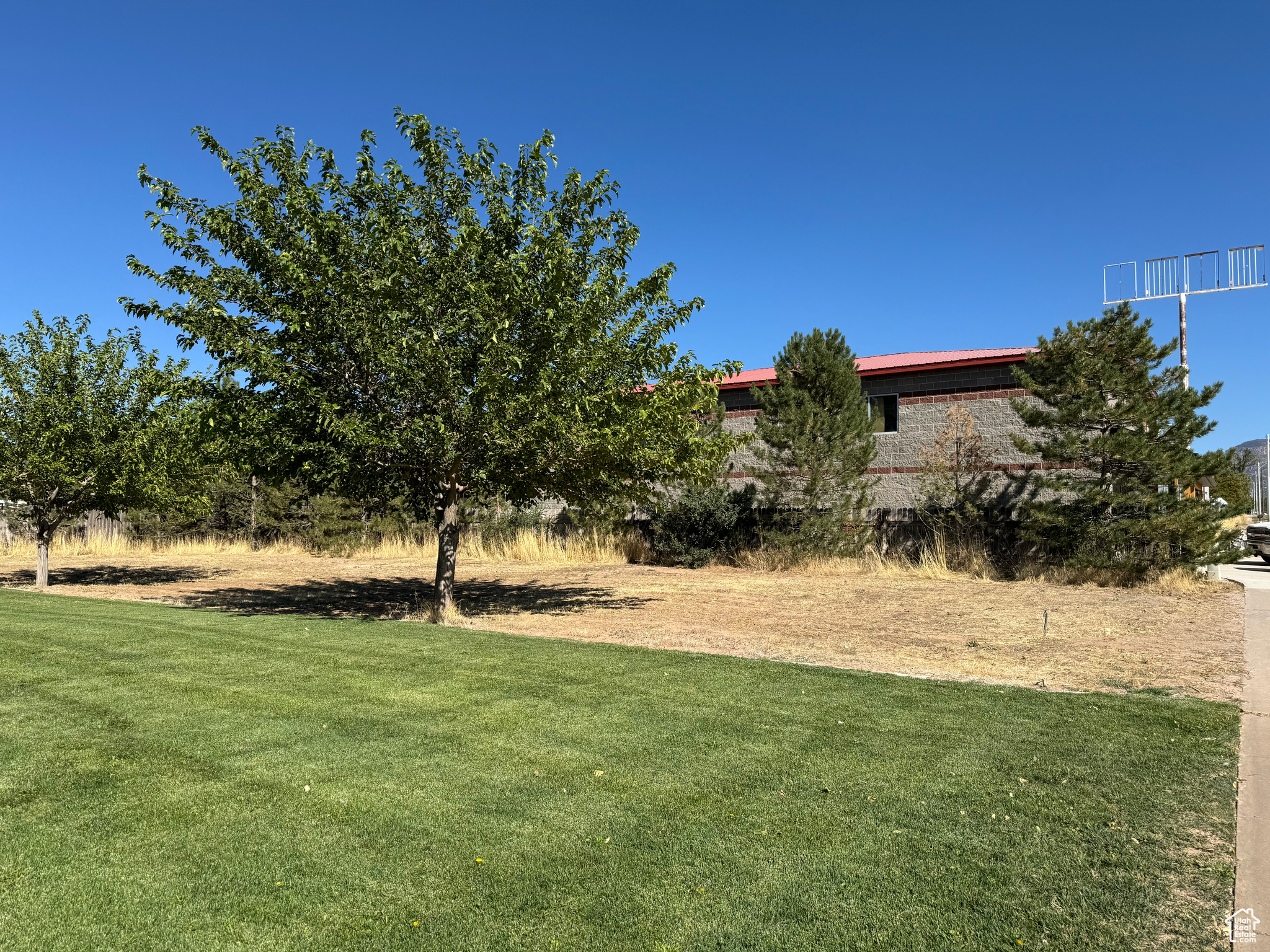 main property photo 39