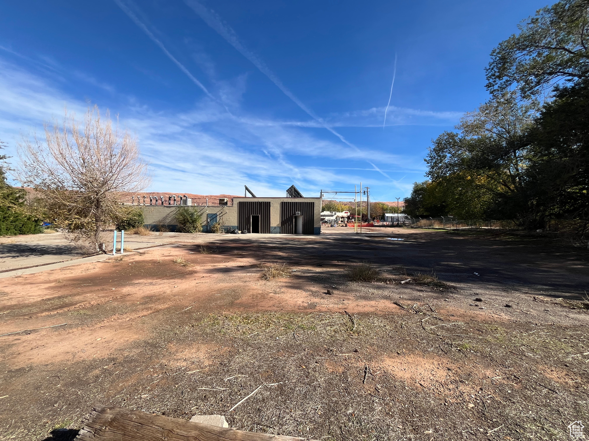 main property photo 23