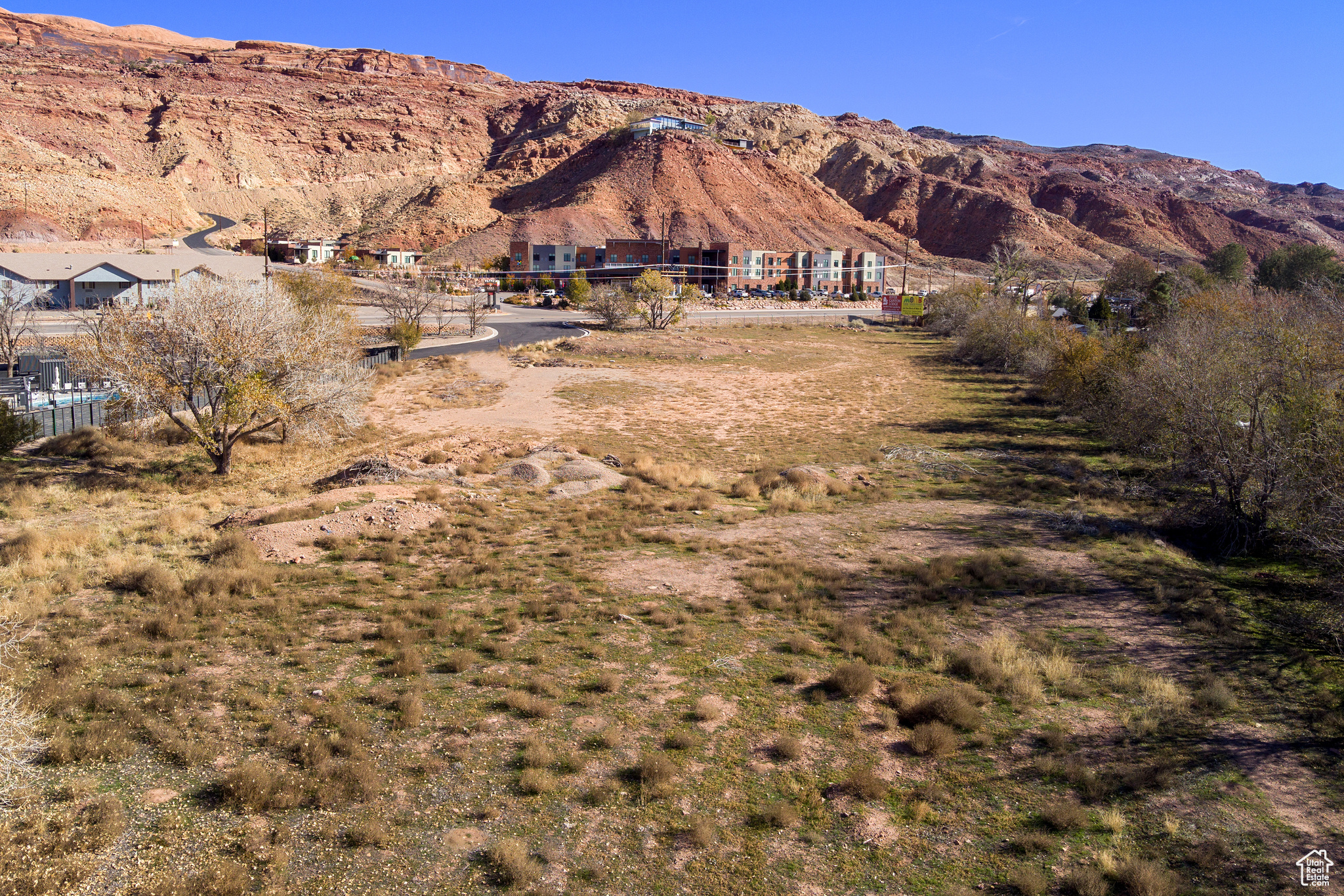 main property photo 13